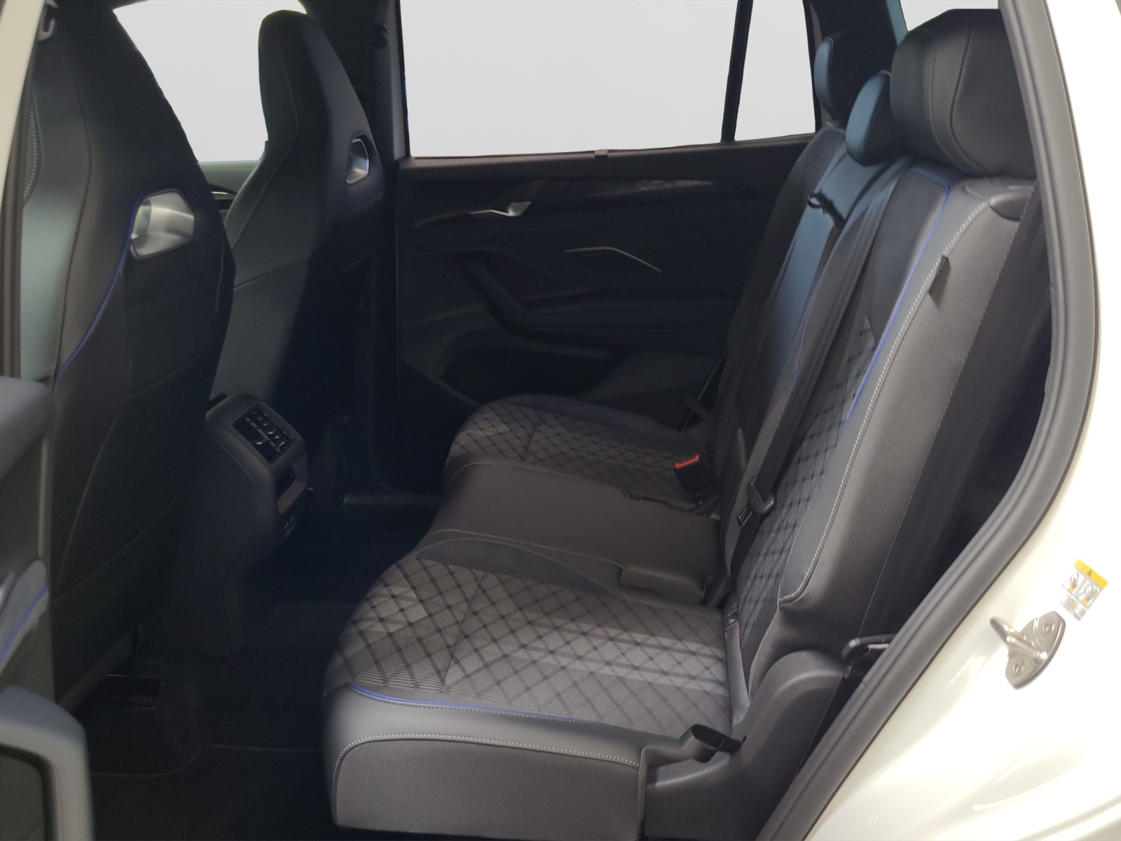 Tayron TDI DSG 4Motion R-Line 7-Si. Standh.DCCpro Kamera HeadUp