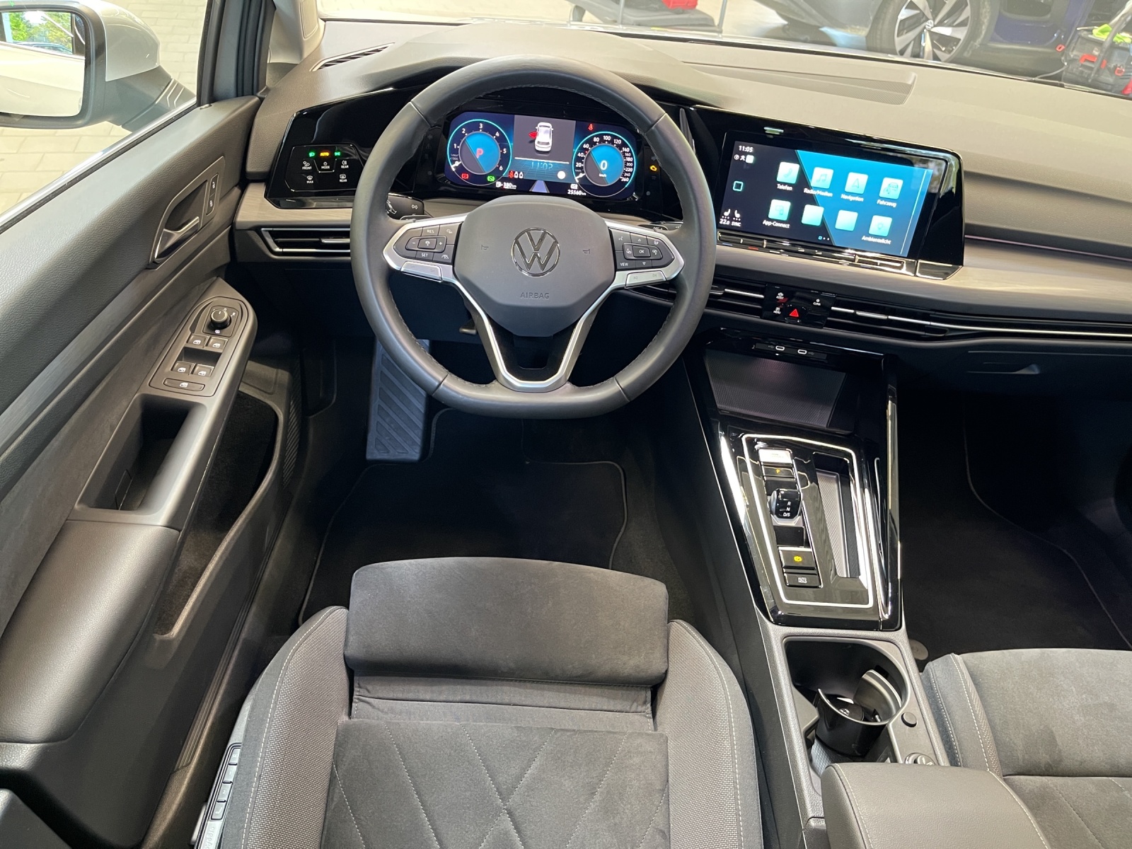 Golf VIII 2.0 TDI DSG Style IQ-Light TravelAssist Navi AHK