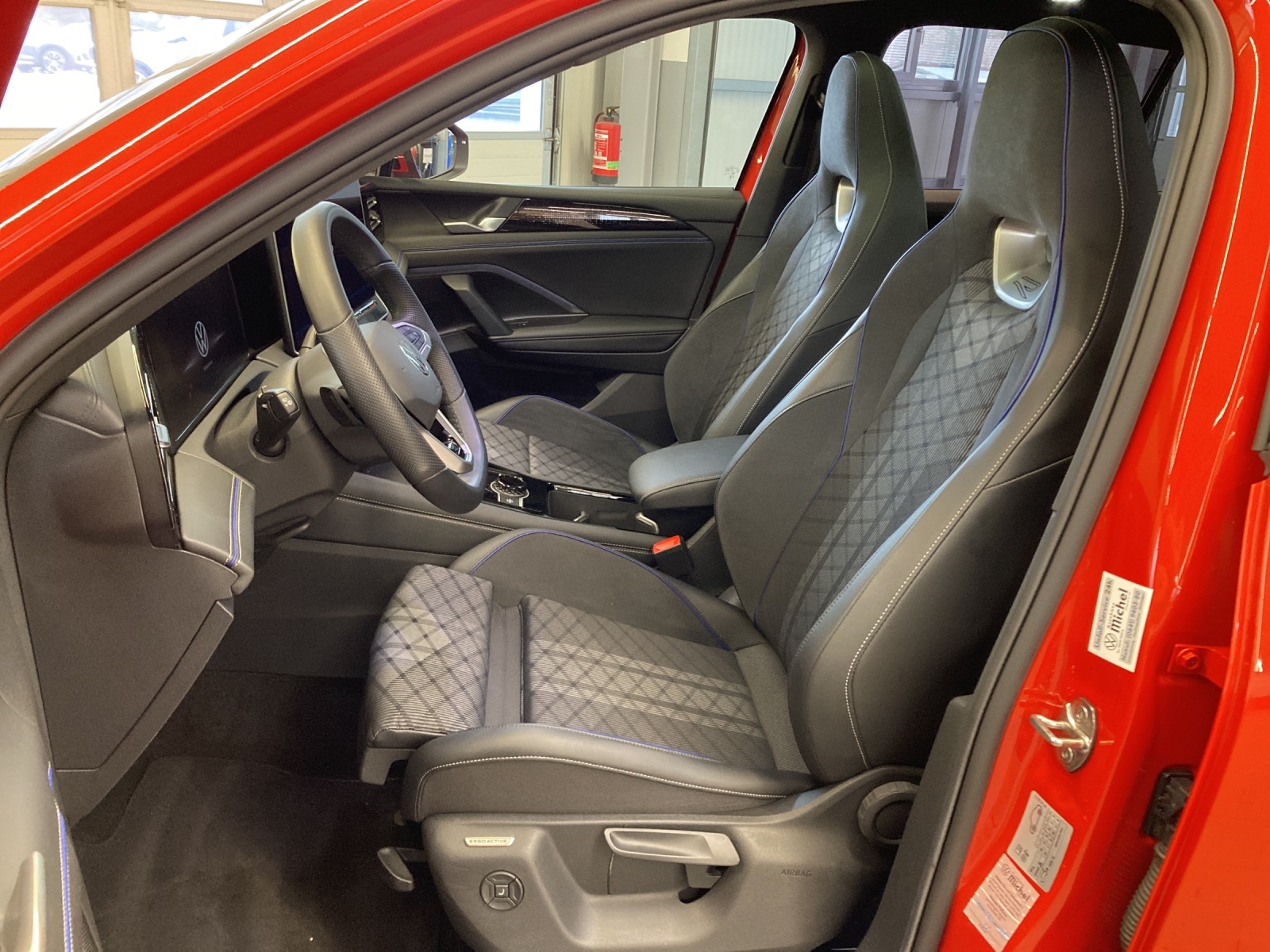 Tiguan eTSI DSG R-Line IQ-Light Standh.Pano AHK