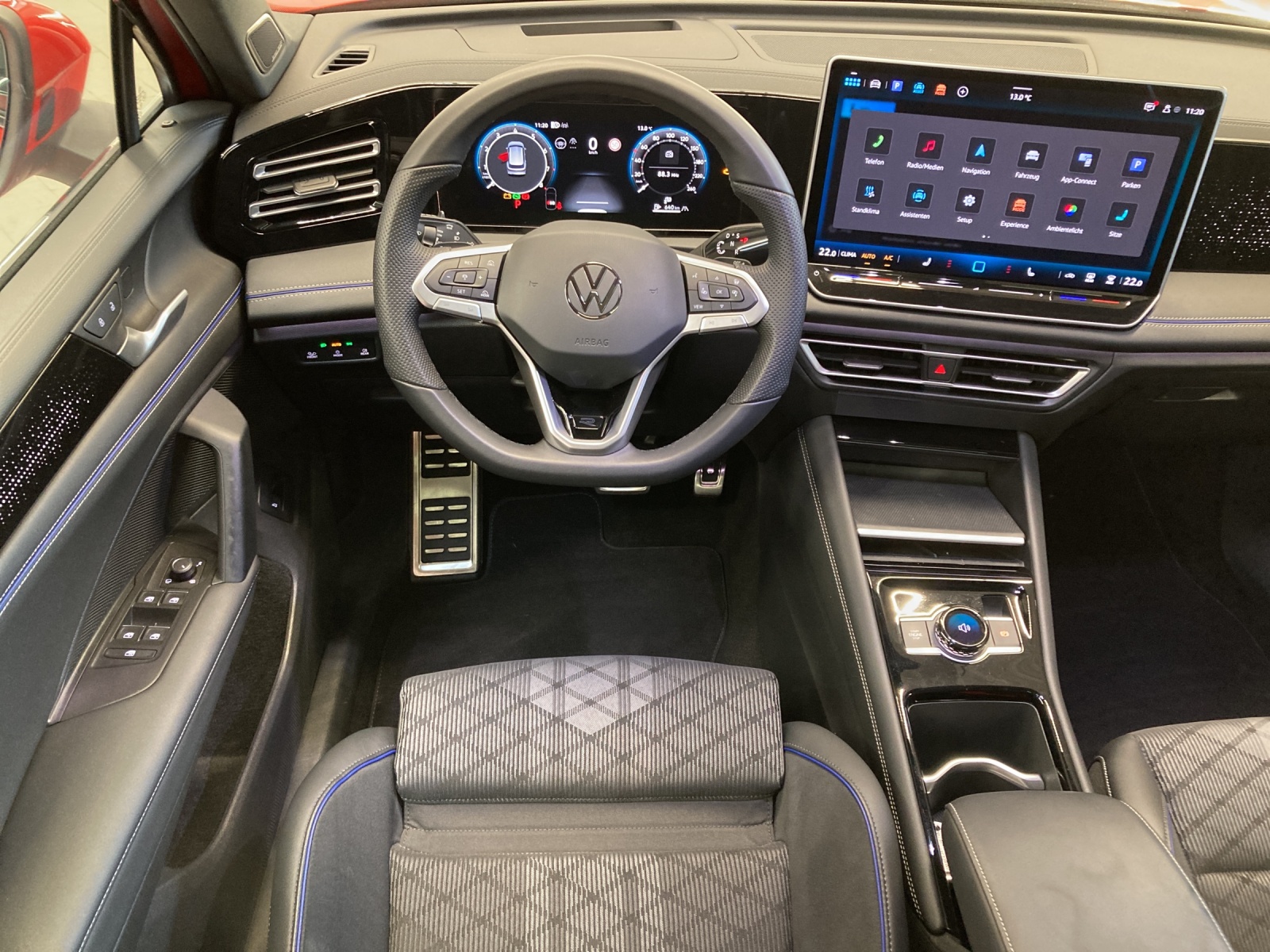 Tiguan eTSI DSG R-Line IQ-Light Standh.Pano AHK