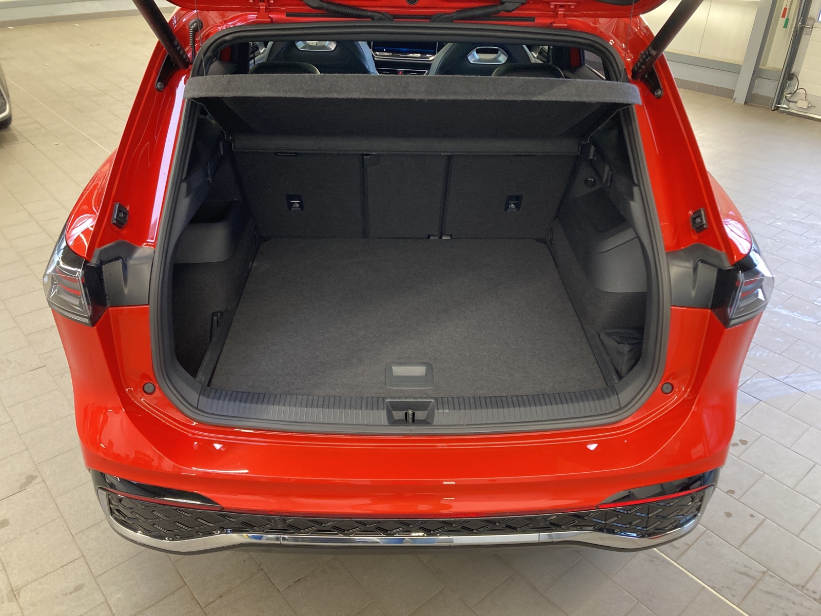 Tiguan eTSI DSG R-Line IQ-Light Standh.Pano AHK