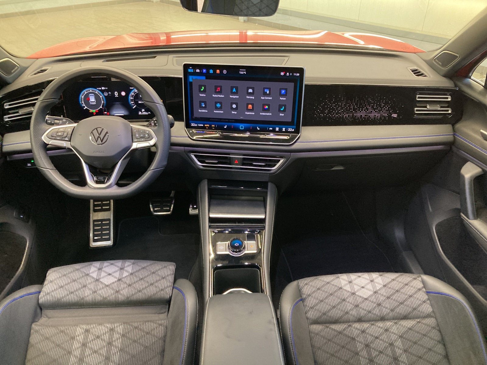 Tiguan eTSI DSG R-Line IQ-Light Standh.Pano AHK