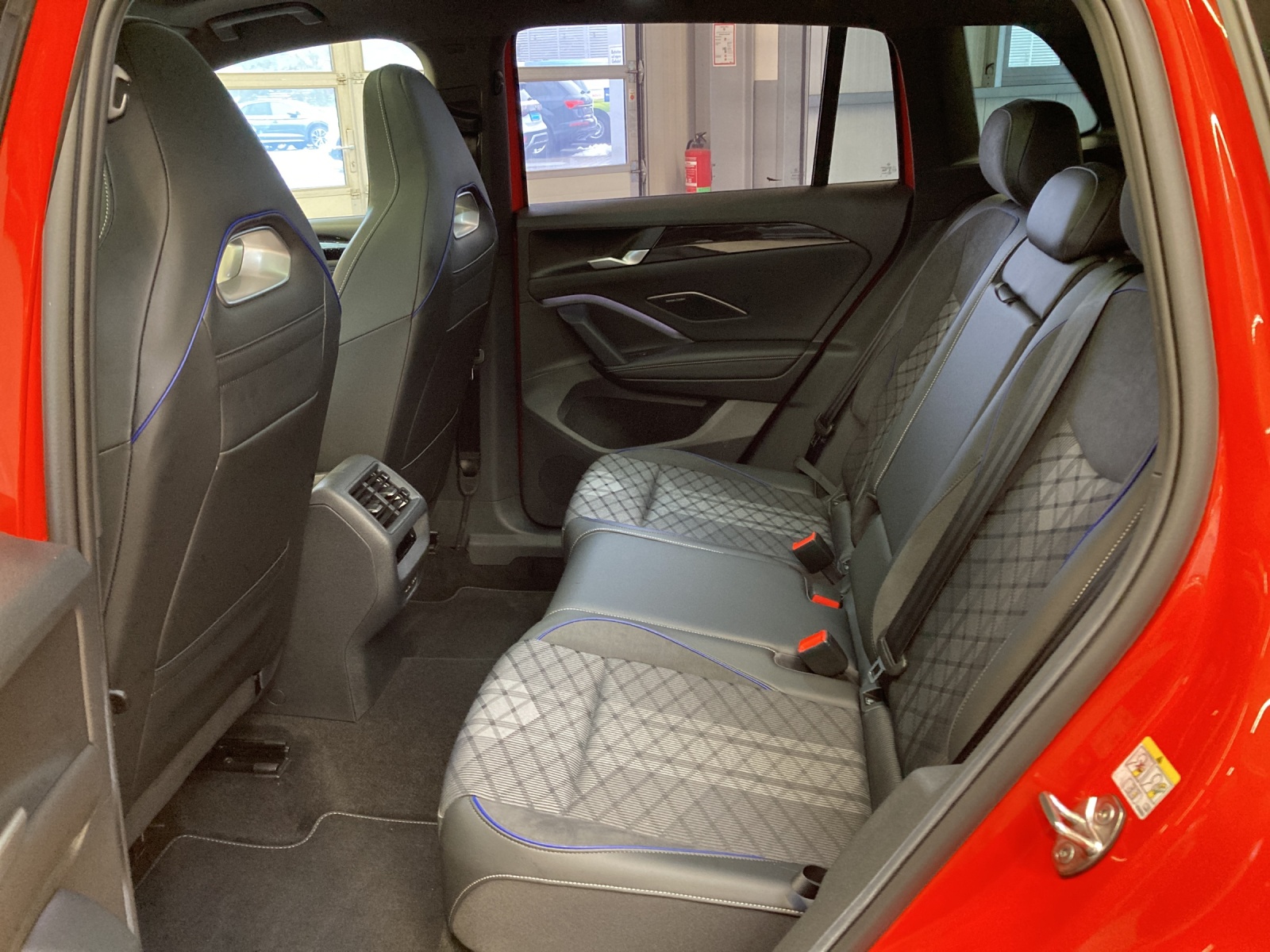 Tiguan eTSI DSG R-Line IQ-Light Standh.Pano AHK