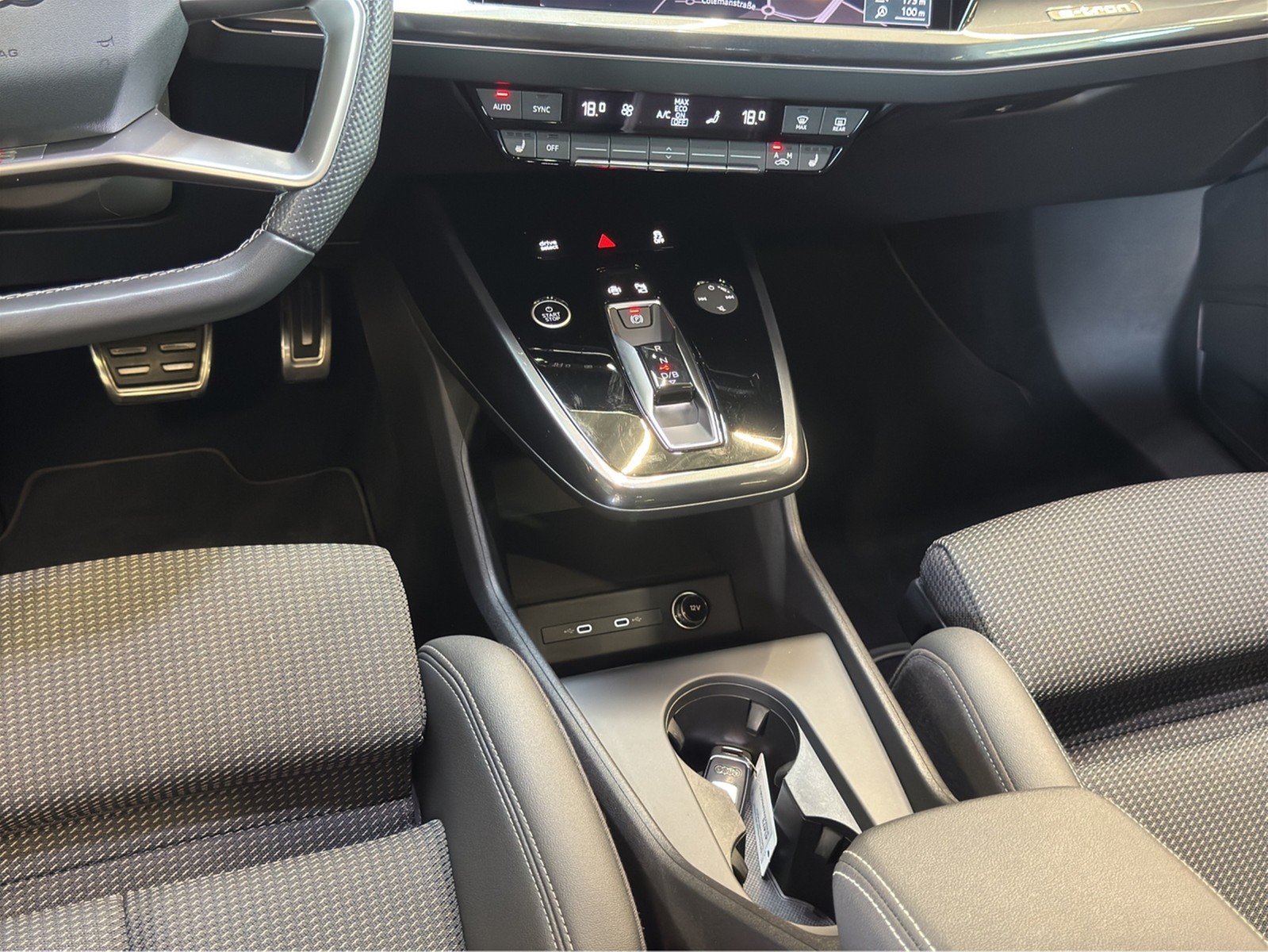 Q4 e-tron Sportback 40 S line Black AHK Matrix-LED Navi 