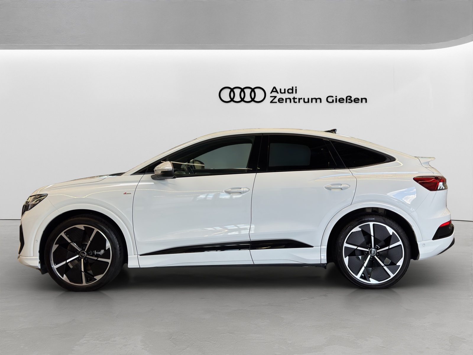 Q4 e-tron Sportback 40 S line Black AHK Matrix-LED Navi 