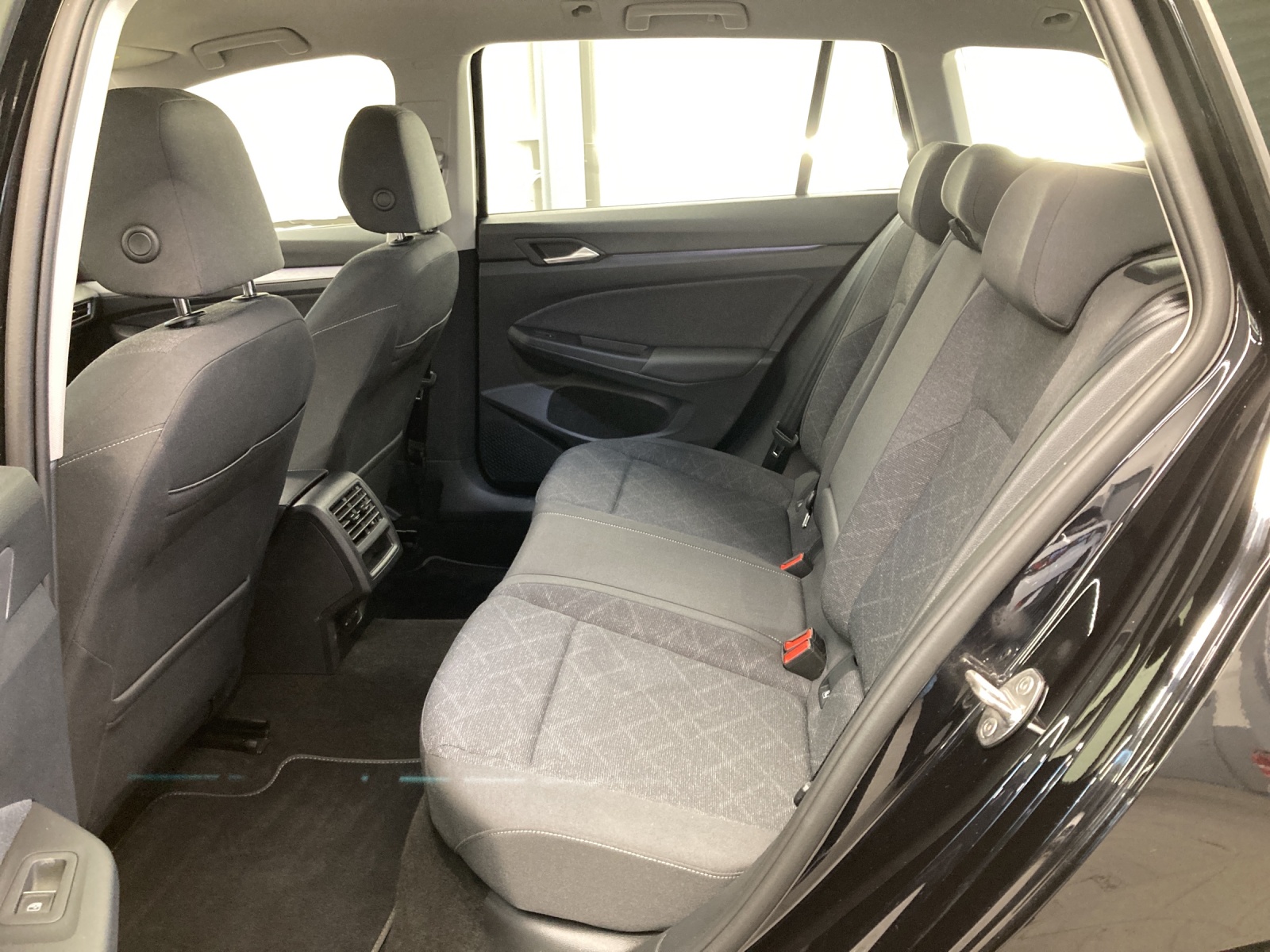 Golf 8 Variant eTSI DSG Life Navi AHK TravelAssist