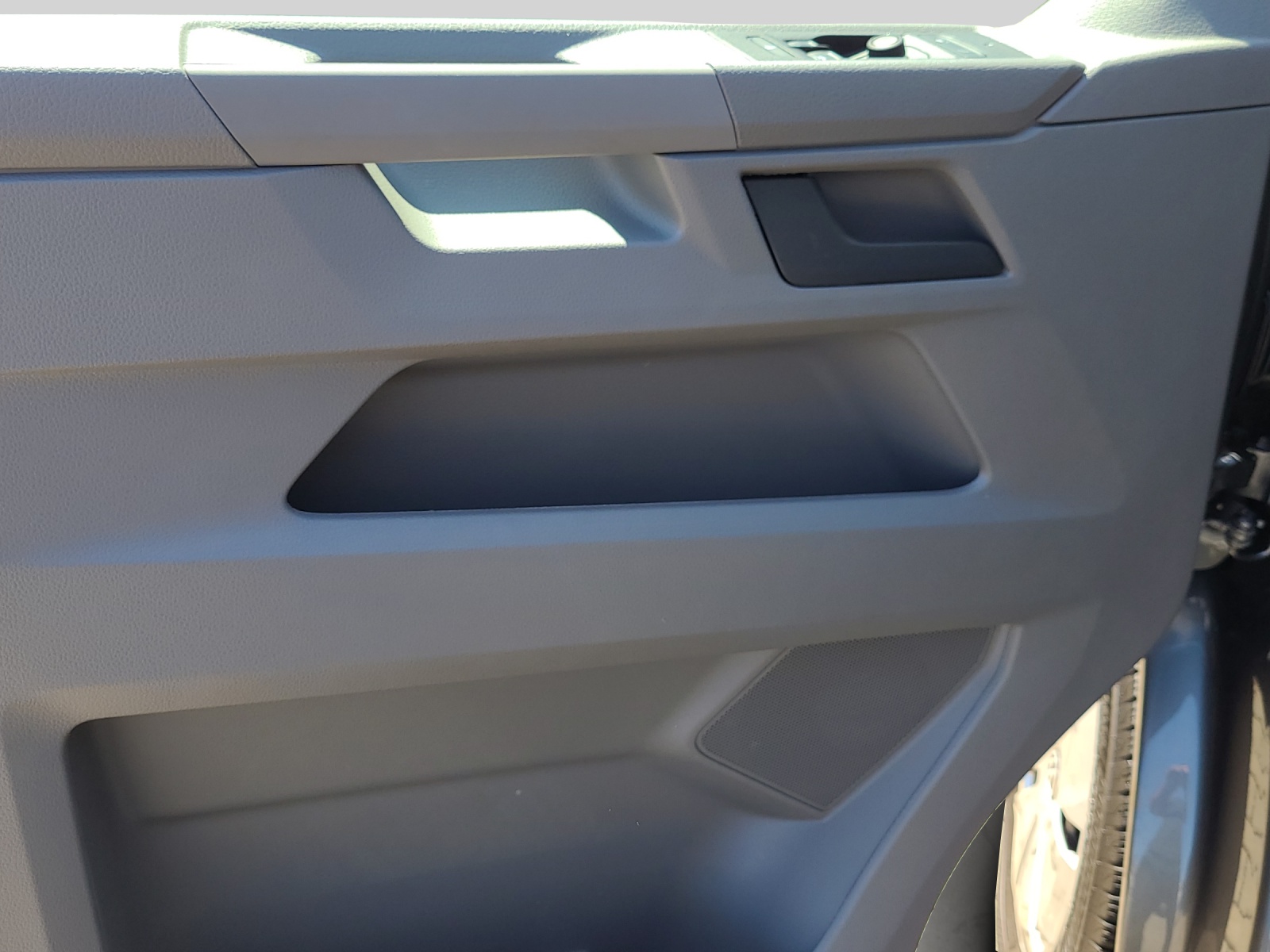 T6 Kombi 6.1 2.0 TDI DSG LR 9 Sitzer Navi Doppelklima PDC Kamera