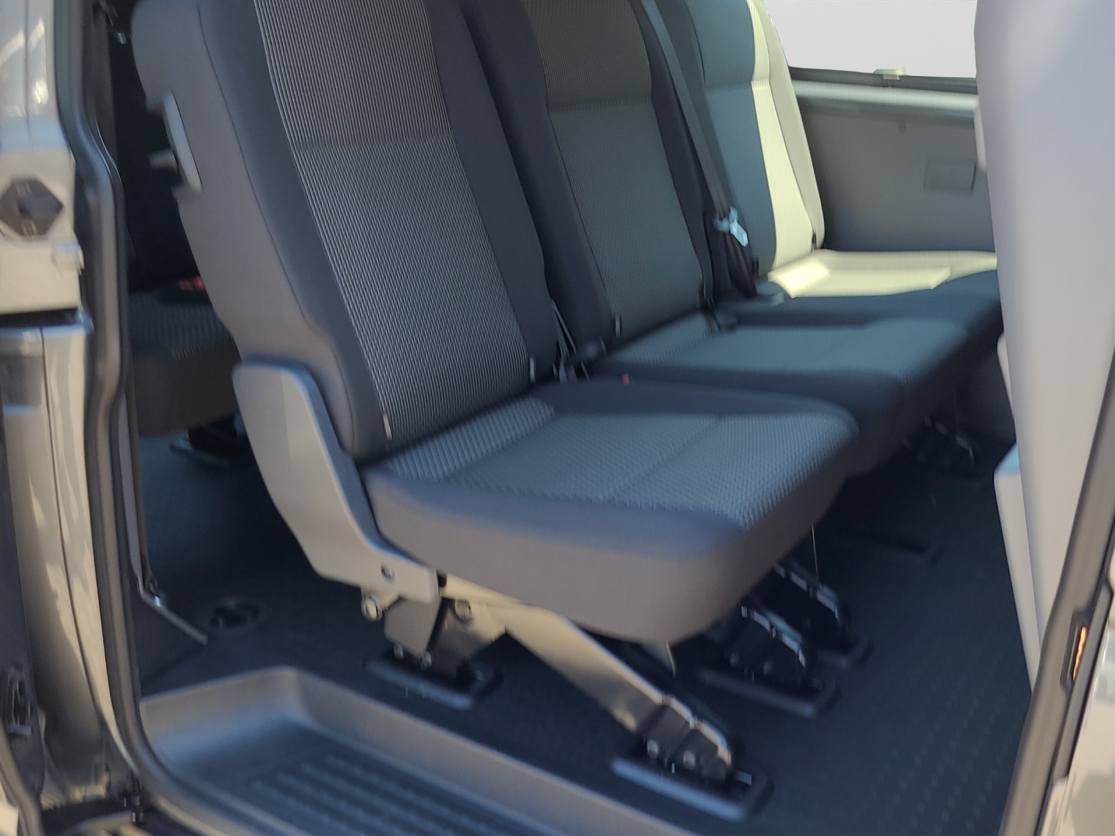 T6 Kombi 6.1 2.0 TDI DSG LR 9 Sitzer Navi Doppelklima PDC Kamera