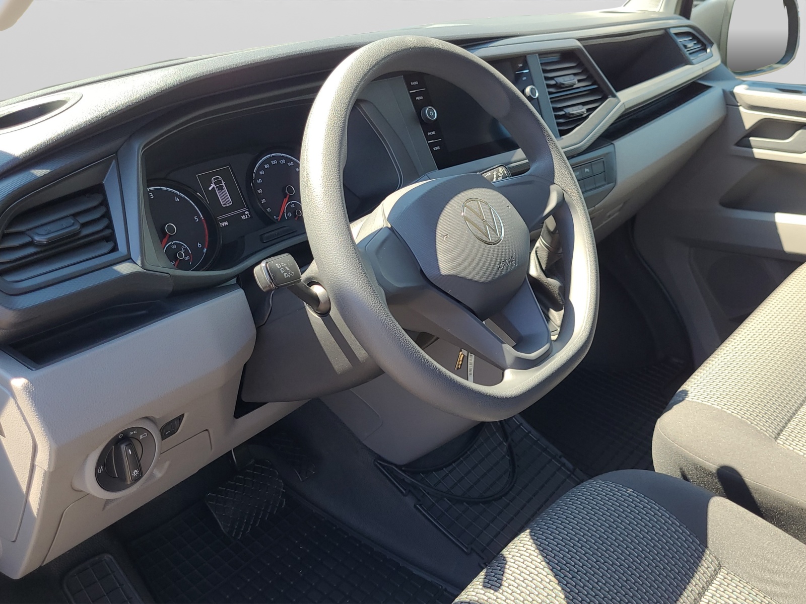 T6 Kombi 6.1 2.0 TDI DSG LR 9 Sitzer Navi Doppelklima PDC Kamera