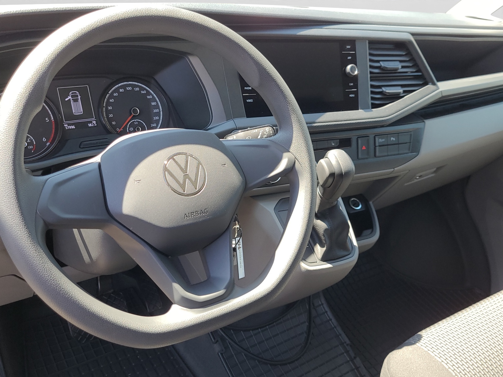 T6 Kombi 6.1 2.0 TDI DSG LR 9 Sitzer Navi Doppelklima PDC Kamera