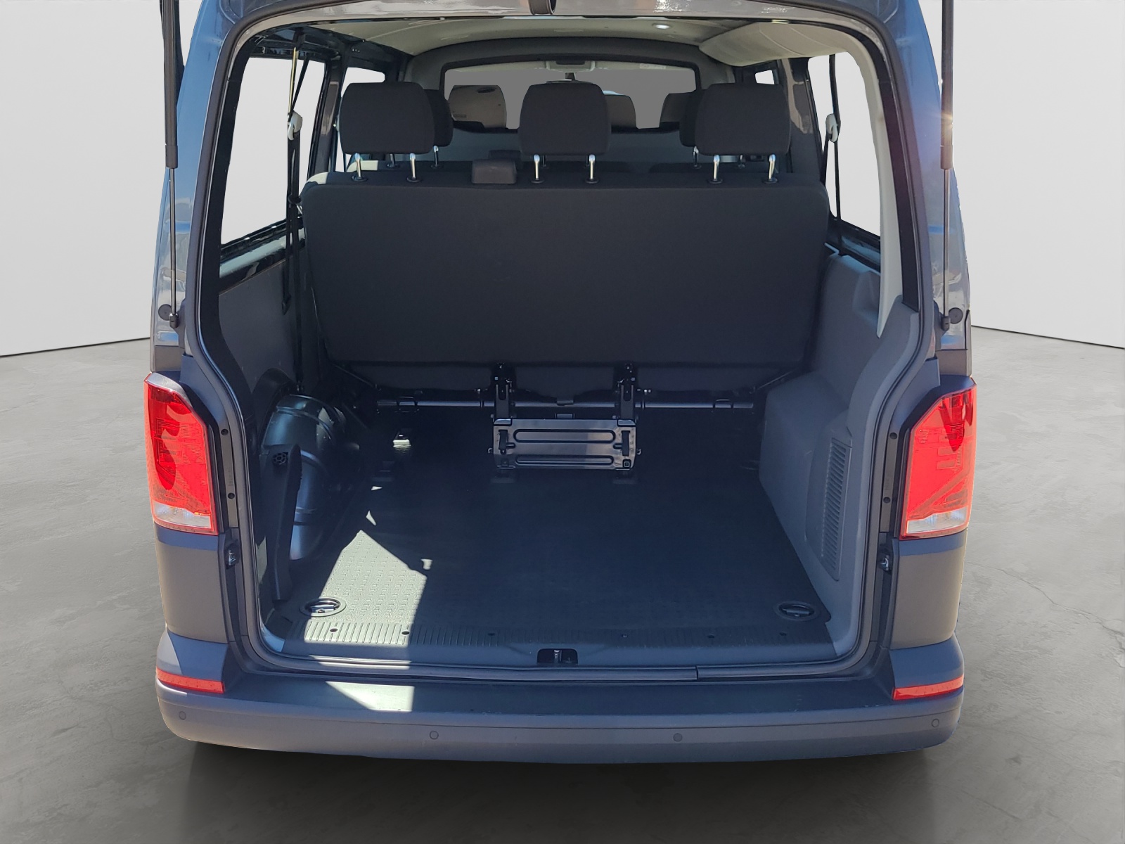 T6 Kombi 6.1 2.0 TDI DSG LR 9 Sitzer Navi Doppelklima PDC Kamera