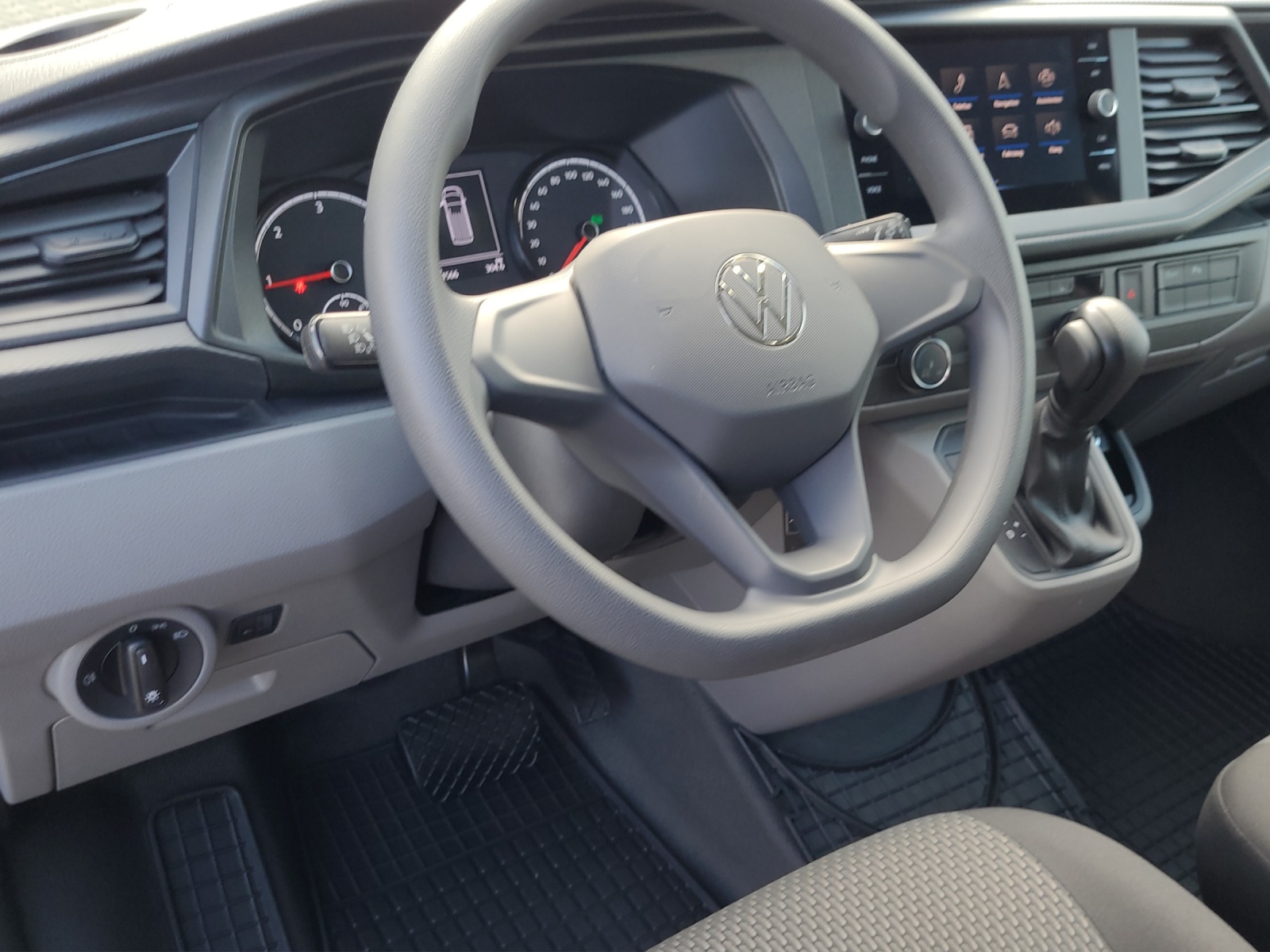 T6 Transporter Kombi 6.1 2.0 TDI DSG LR 9 Sitzer Navi Doppelklima PDC Kamera