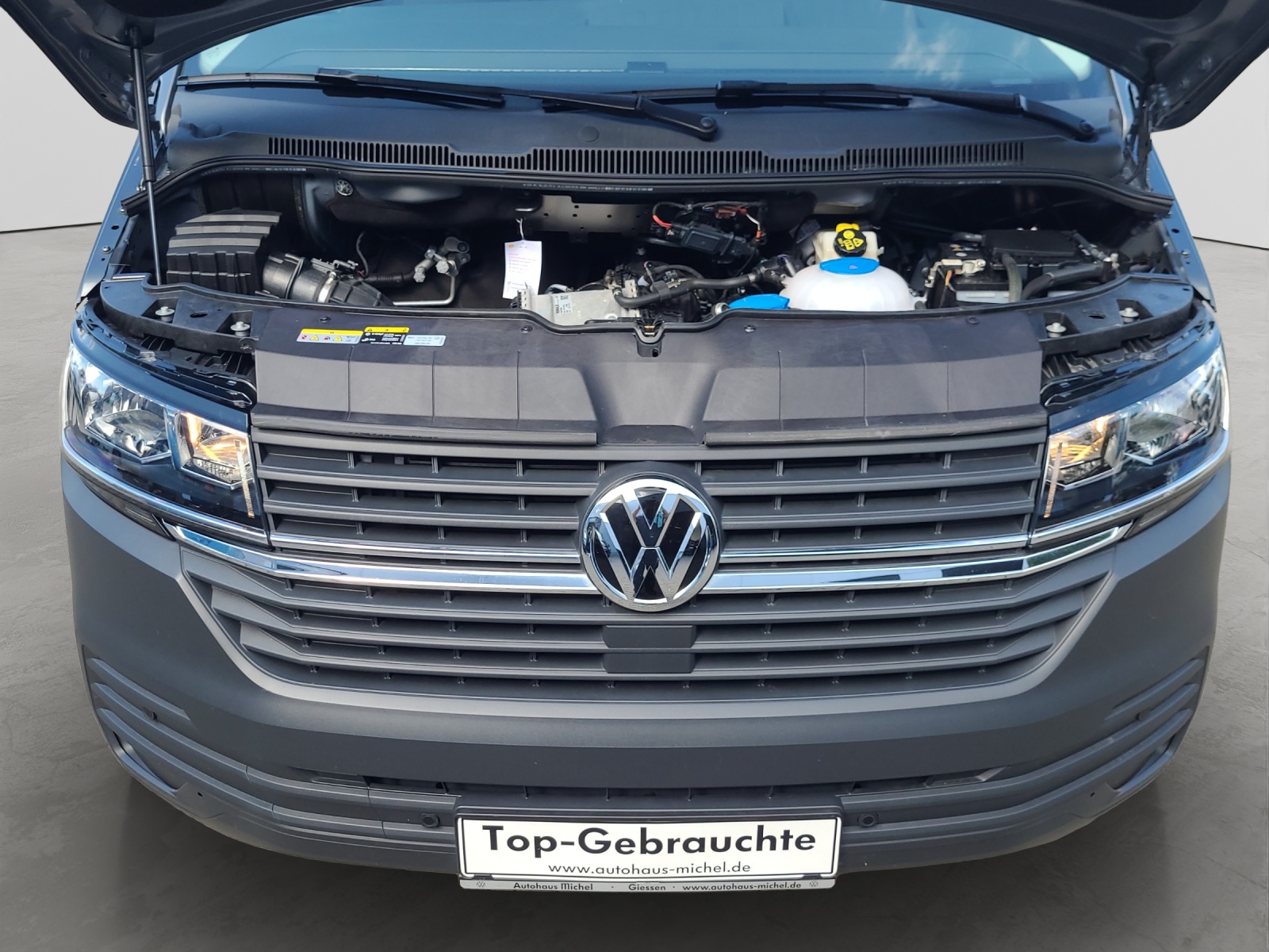 T6 Transporter Kombi 6.1 2.0 TDI DSG LR 9 Sitzer Navi Doppelklima PDC Kamera
