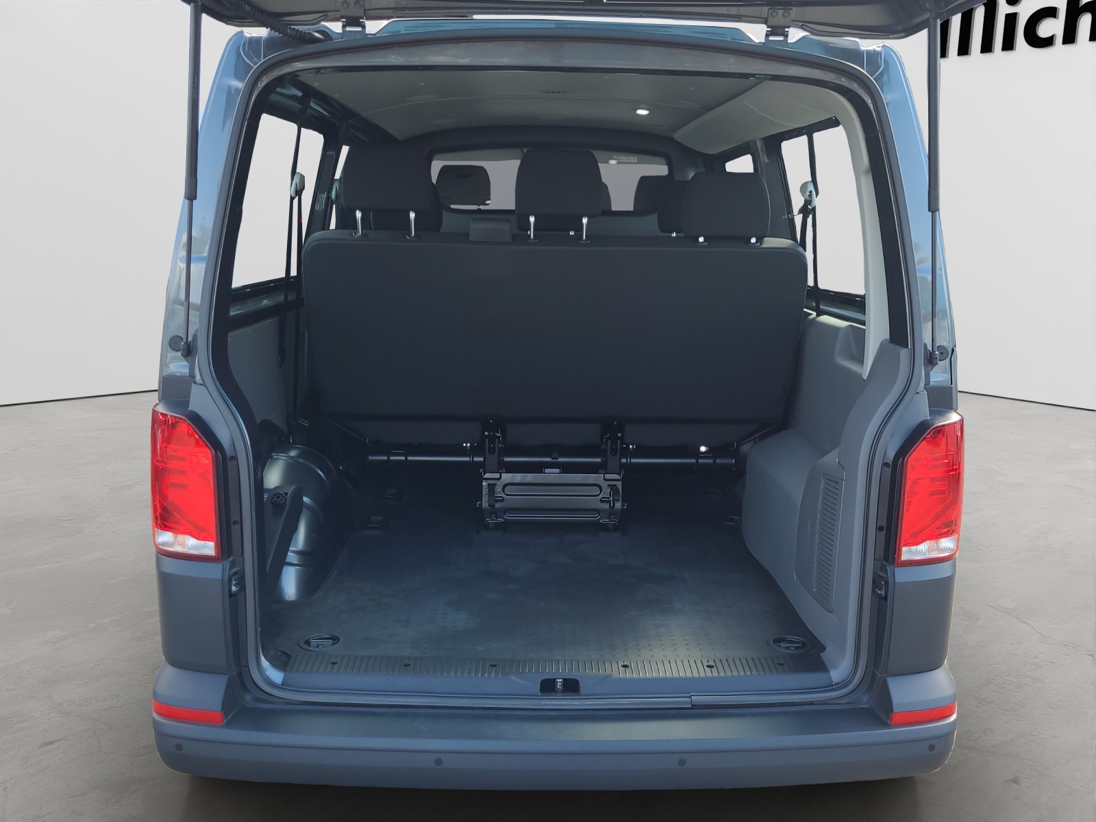 T6 Transporter Kombi 6.1 2.0 TDI DSG LR 9 Sitzer Navi Doppelklima PDC Kamera