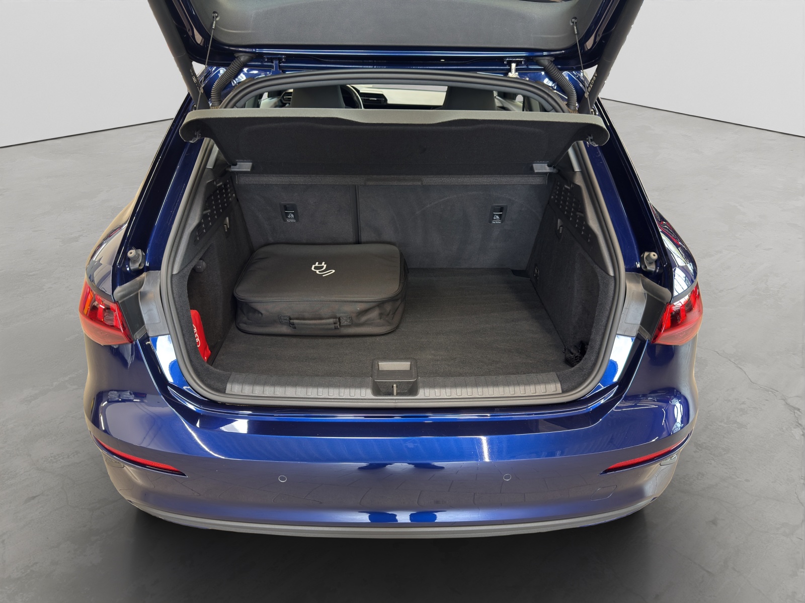 A3 Sportback 40 TFSI e basis smartphone interface LED