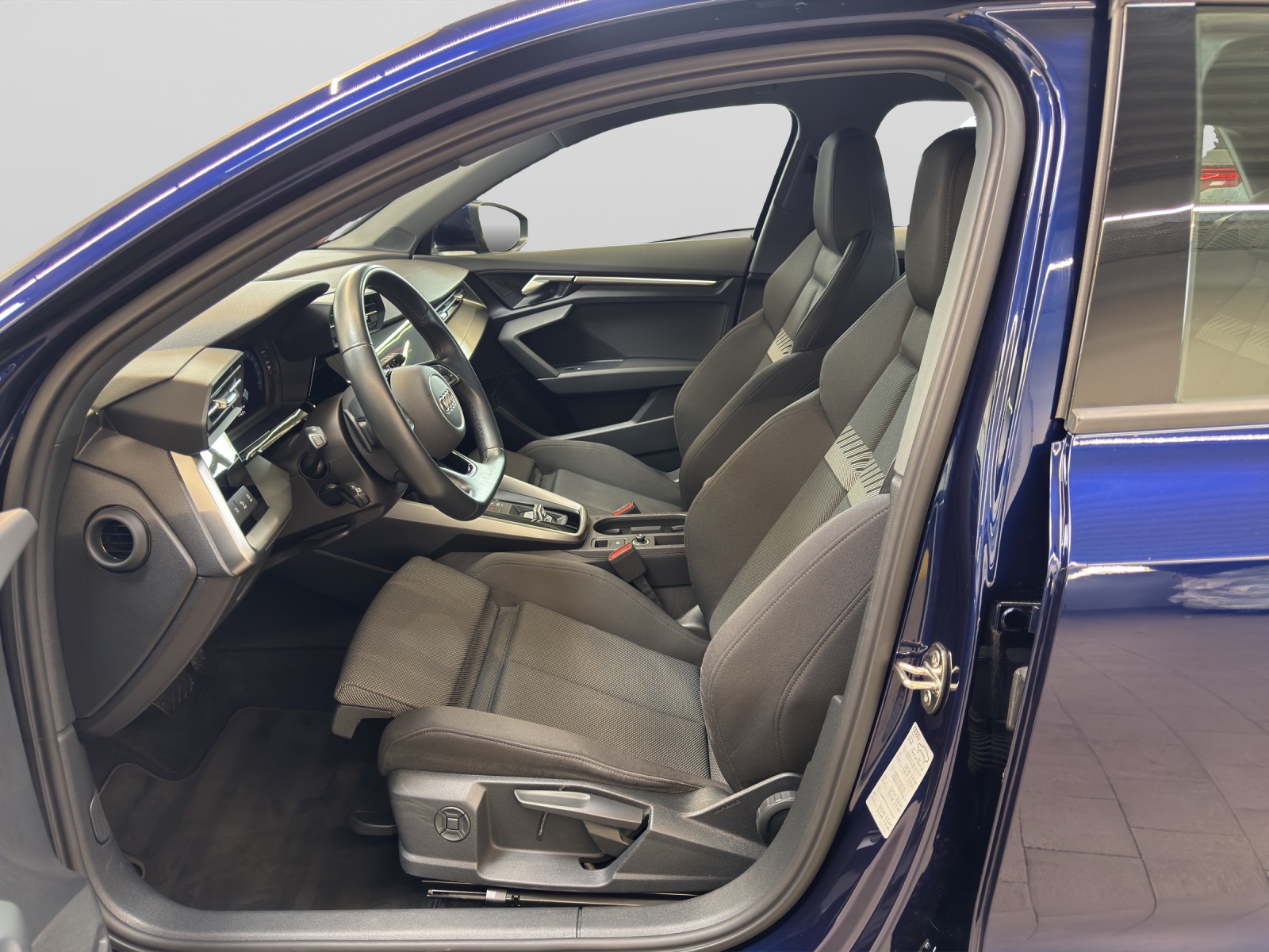 A3 Sportback 40 TFSI e basis smartphone interface LED