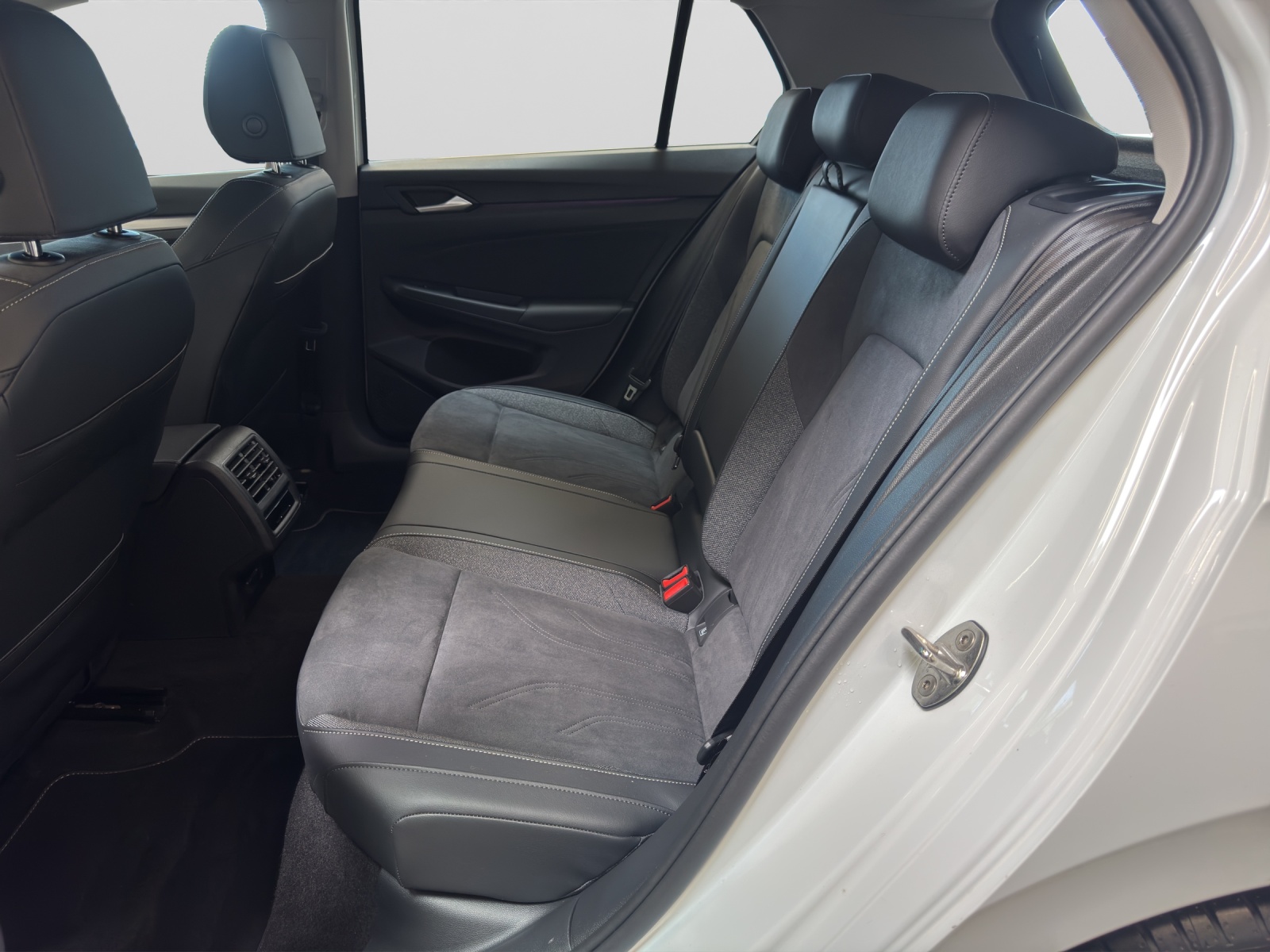 Golf 8 eTSI DSG Style IQ-Light HeadUp AHK ACC Ergositz