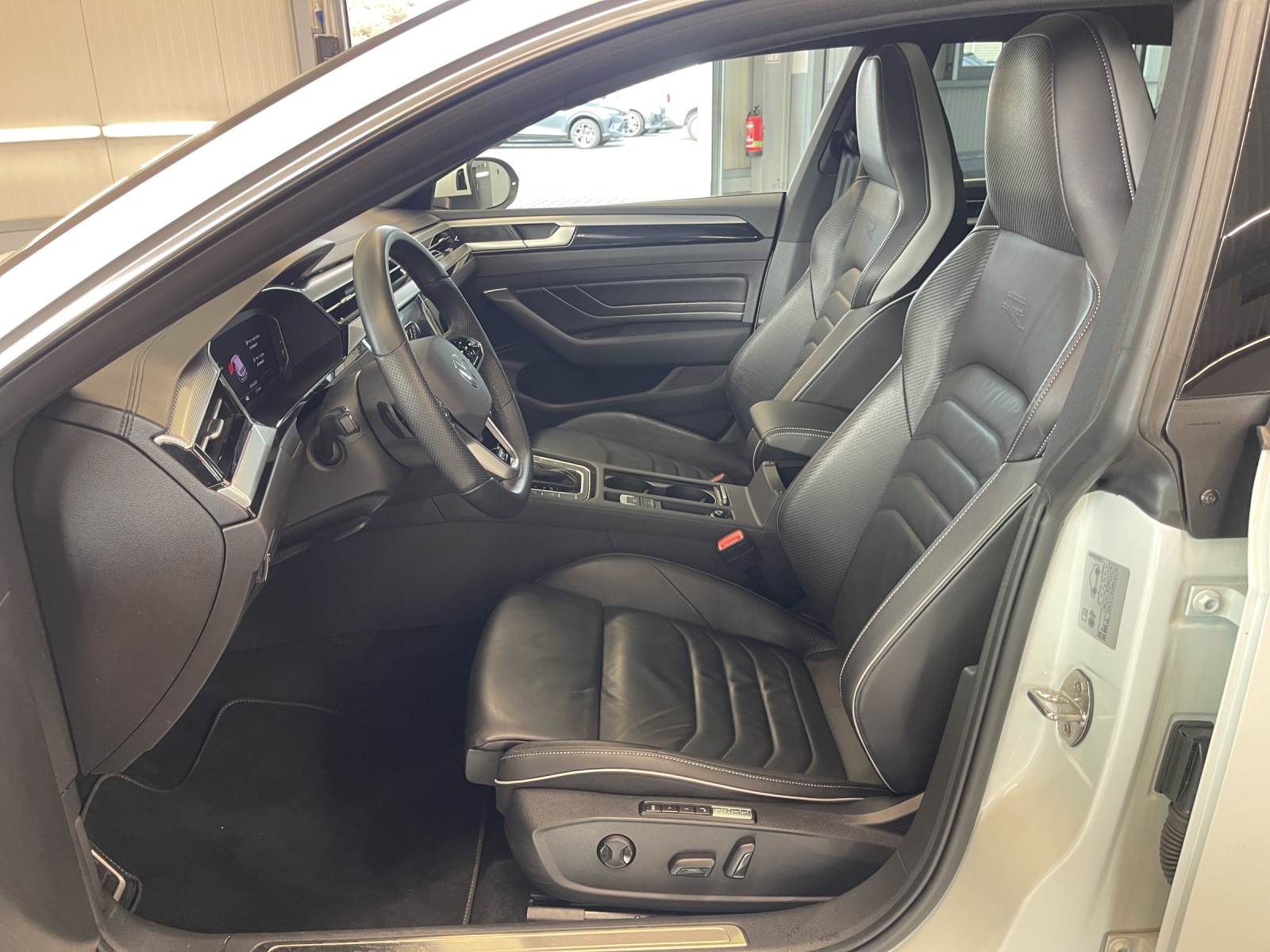 Arteon Shooting Brake Plugin-Hybrid DSG R-Line IQ-Light Leder Panodach DCC Standheizung