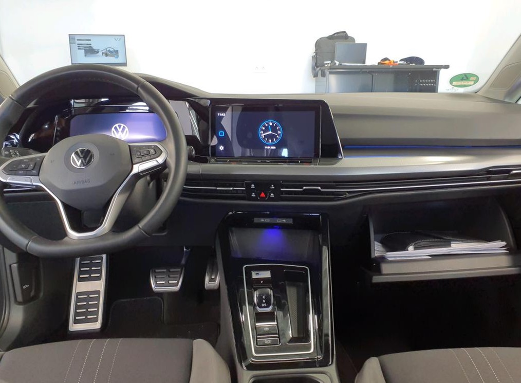 Golf 8 Variant TDI DSG 4M Alltrack AHK TravelAssist Navi