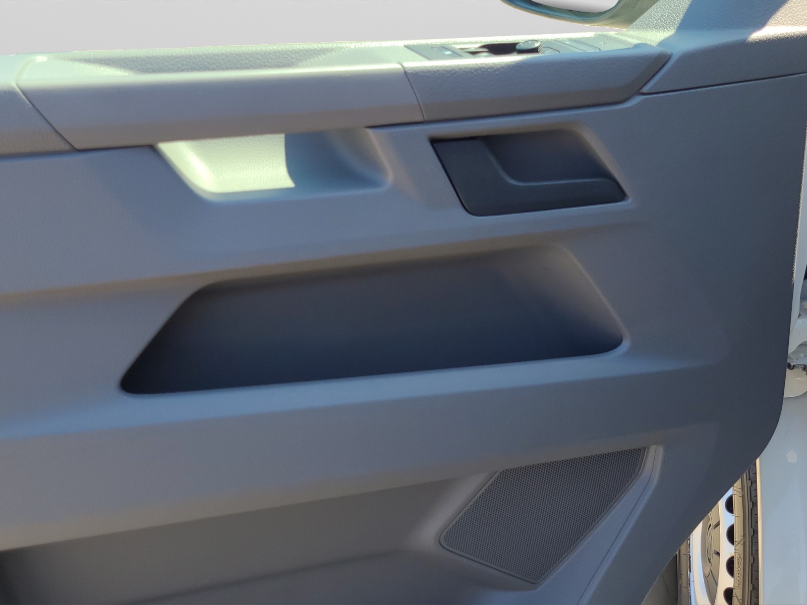 T6 Transporter Kasten 2.0 TDI 6.1 DSG SH links Klima PDC GRA Navi