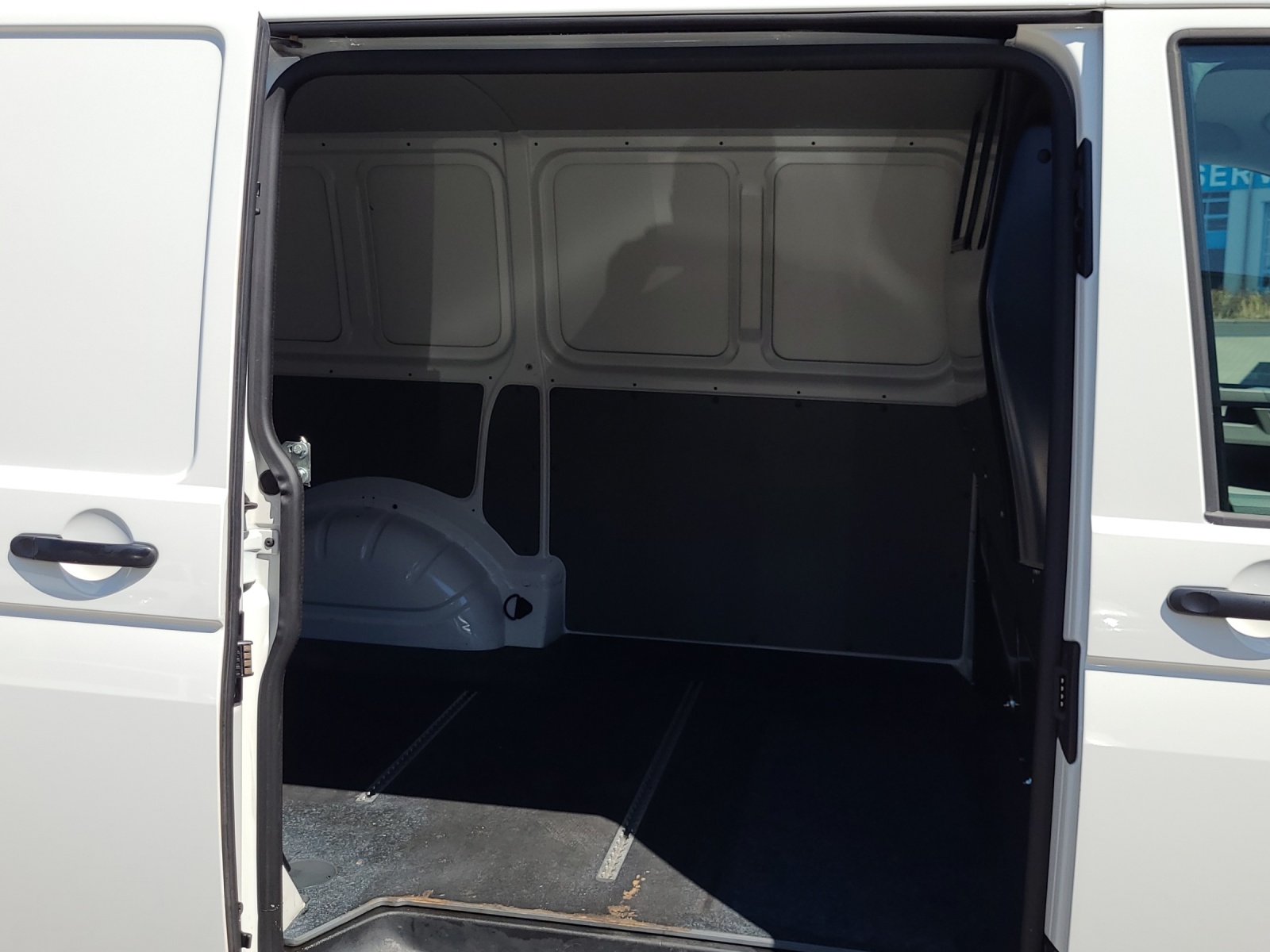 T6 Transporter Kasten 2.0 TDI 6.1 DSG SH links Klima PDC GRA Navi