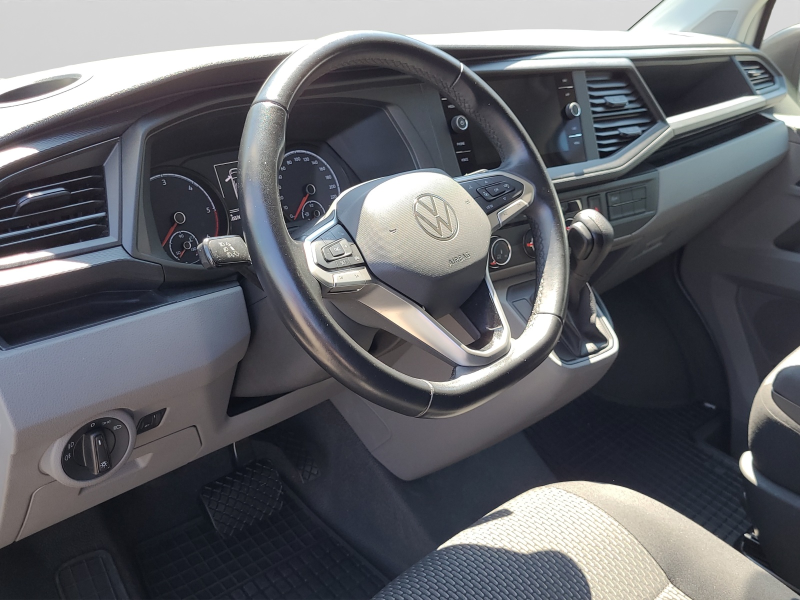 T6 Transporter Kasten 2.0 TDI 6.1 DSG SH links Klima PDC GRA Navi