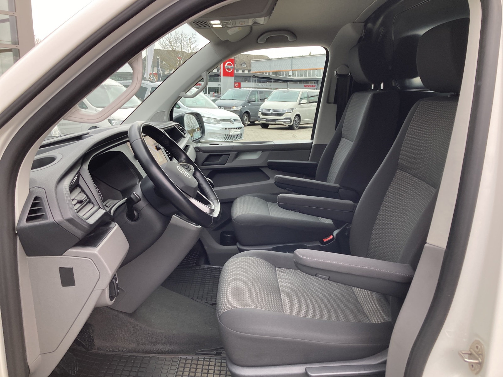 T6 Transporter 6.1 Kasten 2.0 TDI GRA LED Navi PDC KLIMA Wasserzusatzheizung