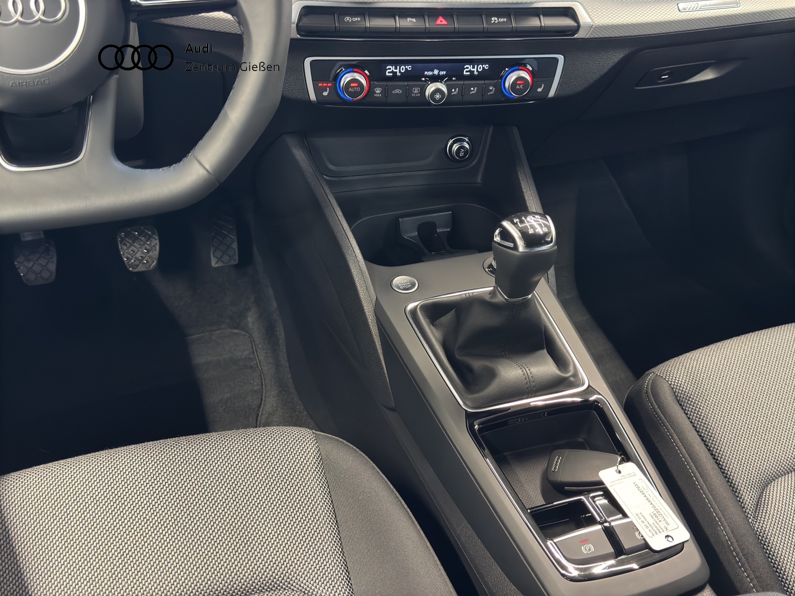 Q2 30 TFSI S line Black AHK Matrix-LED Navi Kamera