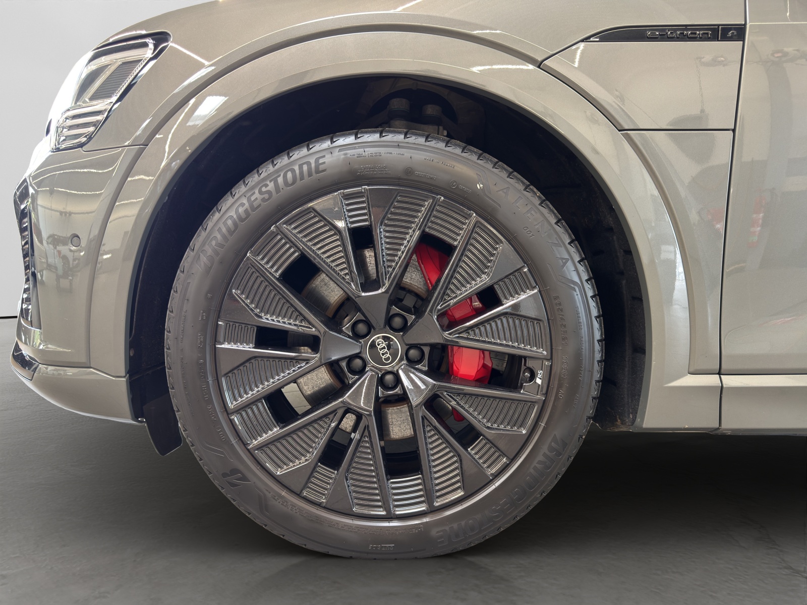 Q8 e-tron 50 quattro S line Black AHK Matrix-LED Assistenzpakete 