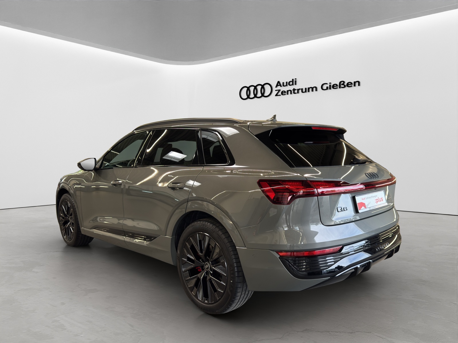 Q8 e-tron 50 quattro S line Black AHK Matrix-LED Assistenzpakete 