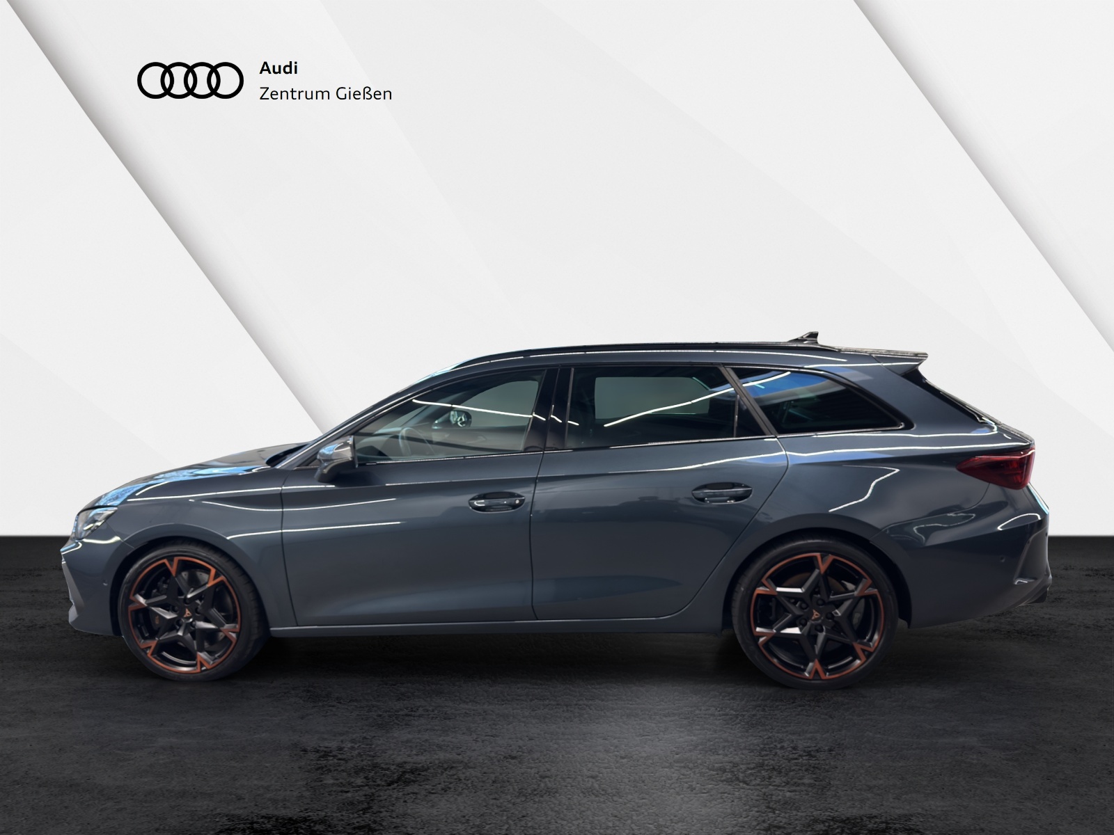 Leon Sportstourer 2.0 TSI DSG 4Drive VZ Navi LED ACC DCC