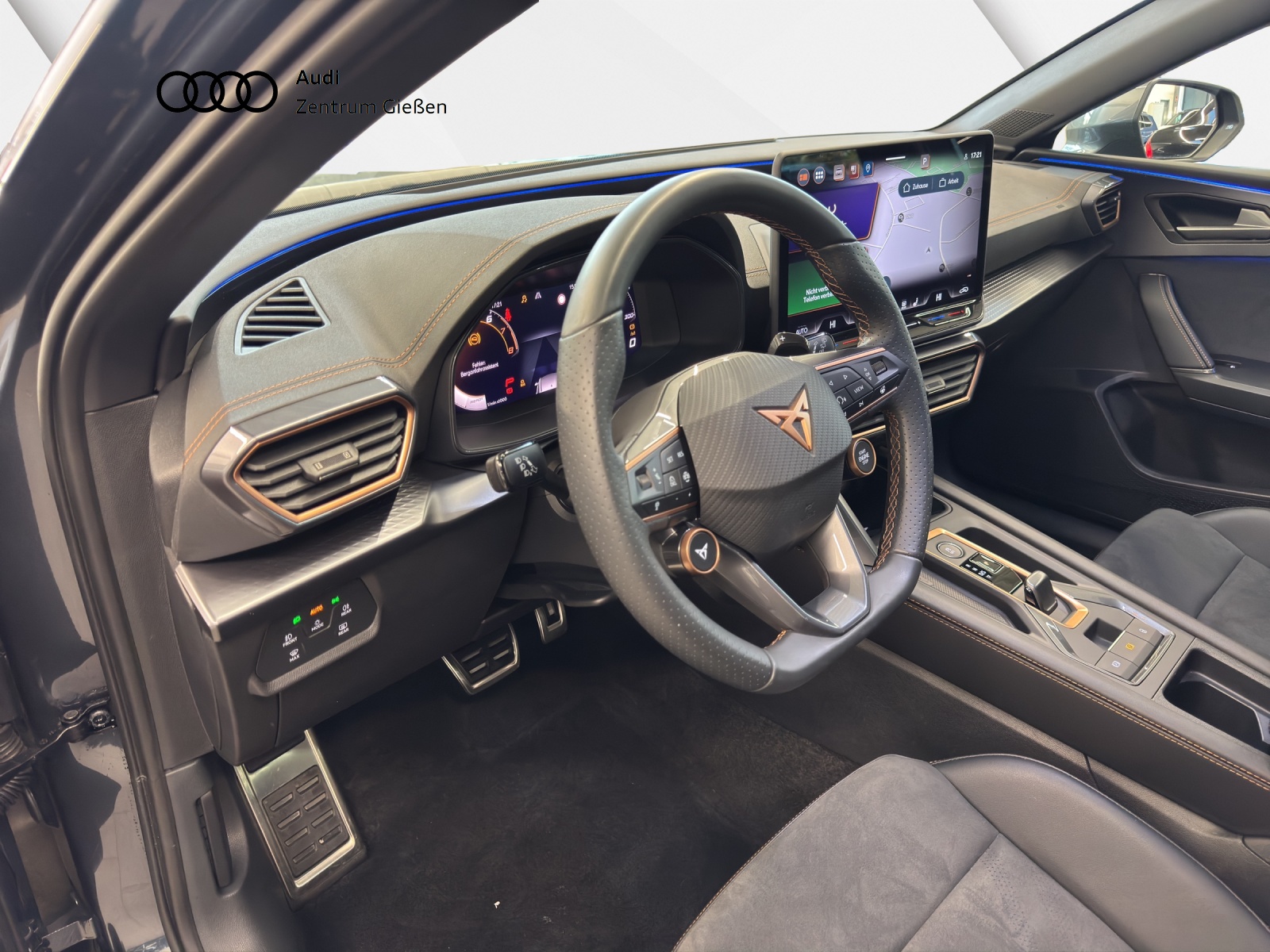 Leon Sportstourer 2.0 TSI DSG 4Drive VZ Navi LED ACC DCC