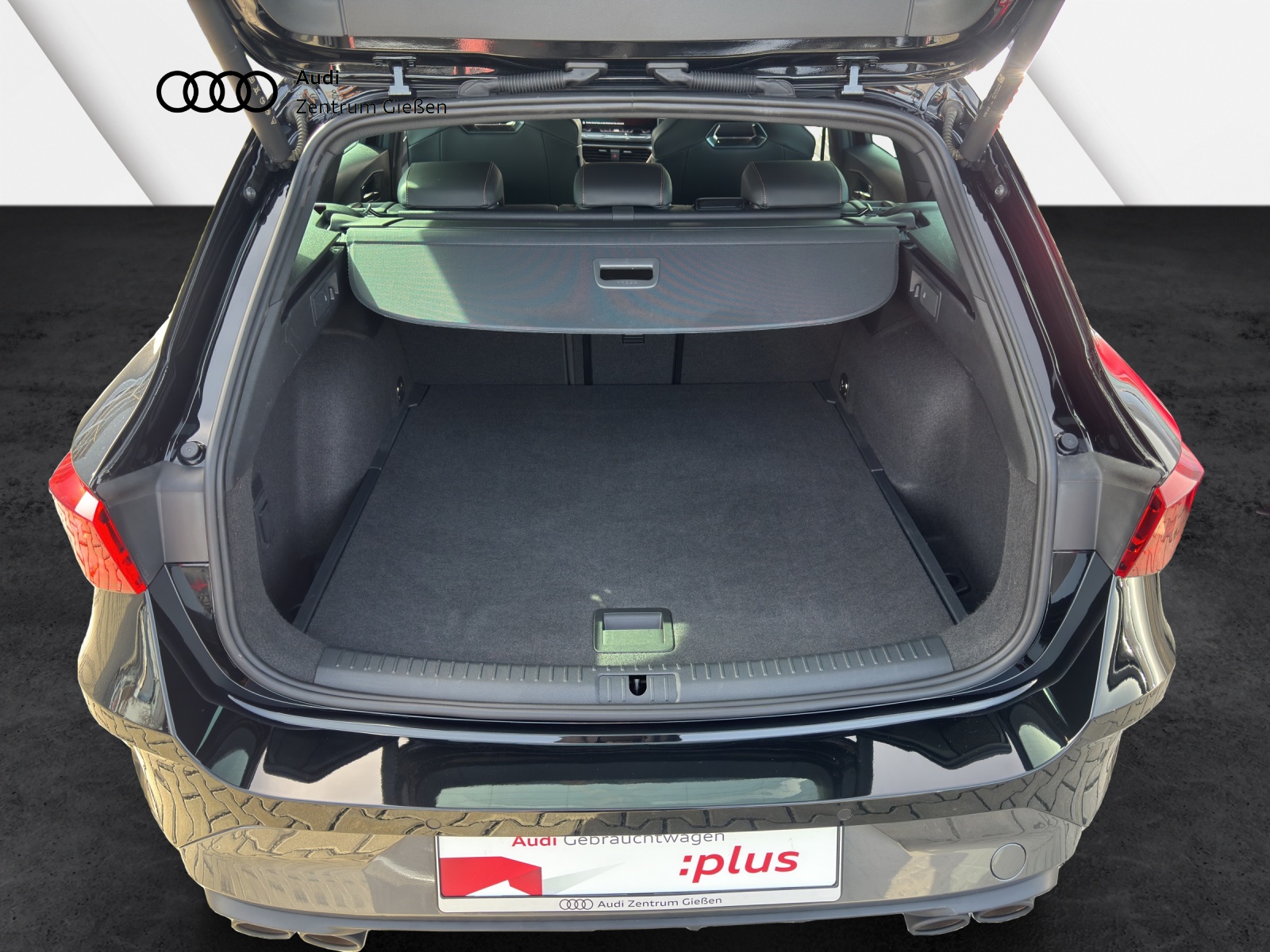 Leon Sportstourer 2.0 TSI DSG 4Drive VZ Navi LED ACC DCC