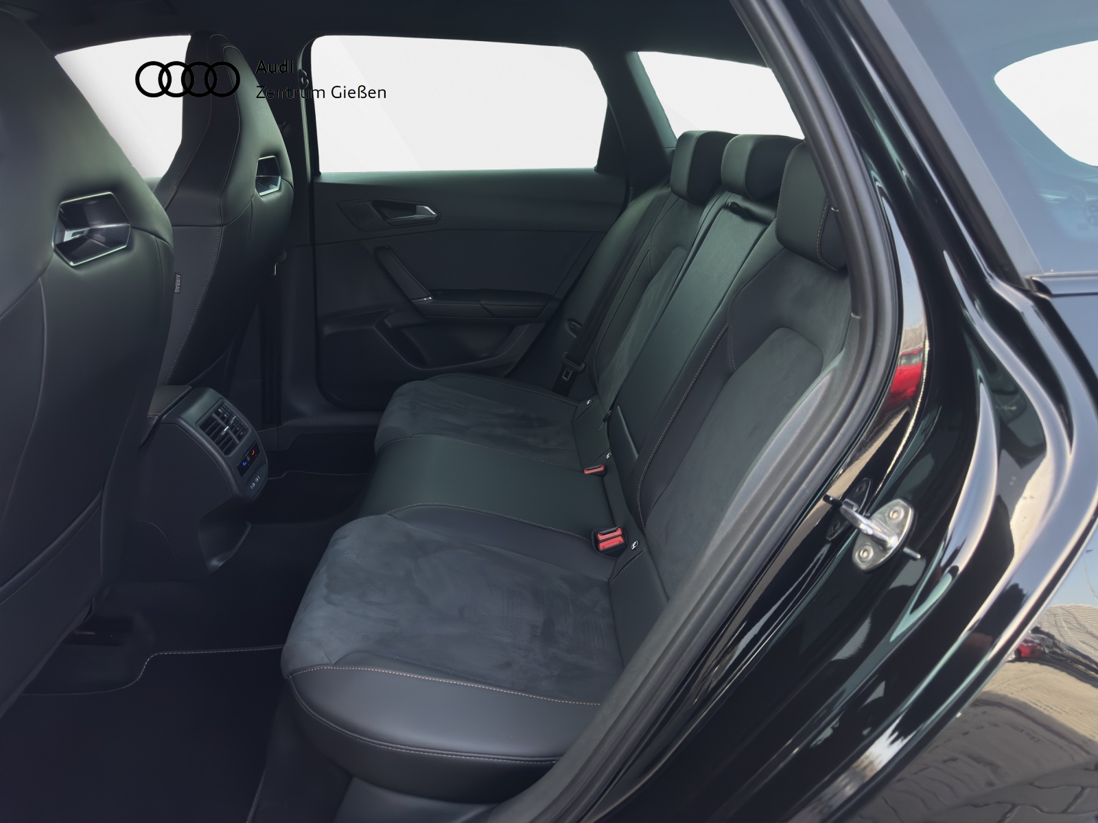 Leon Sportstourer 2.0 TSI DSG 4Drive VZ Navi LED ACC DCC