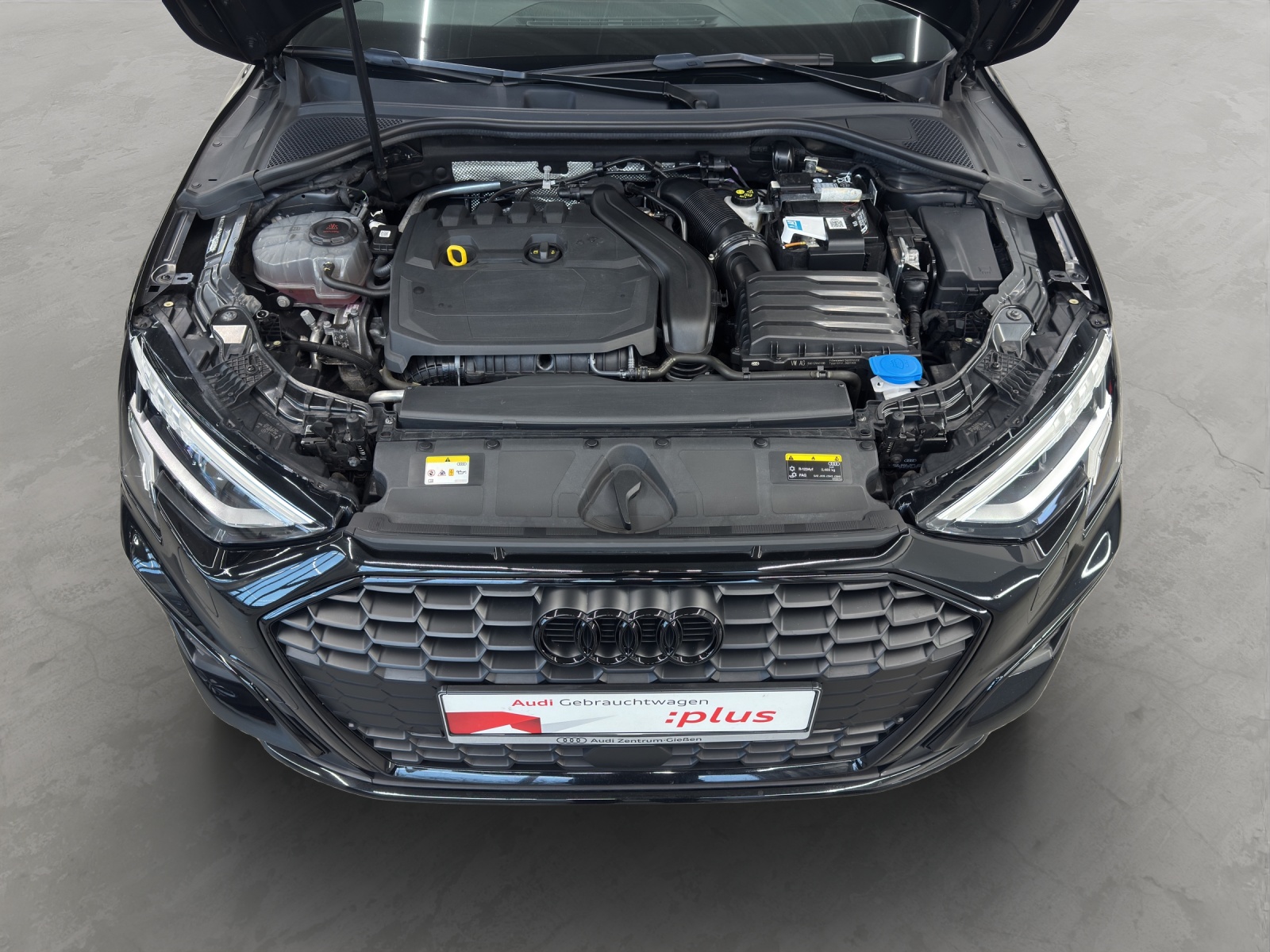 A3 Limousine 35 TFSI S line Black LED smartphone interface