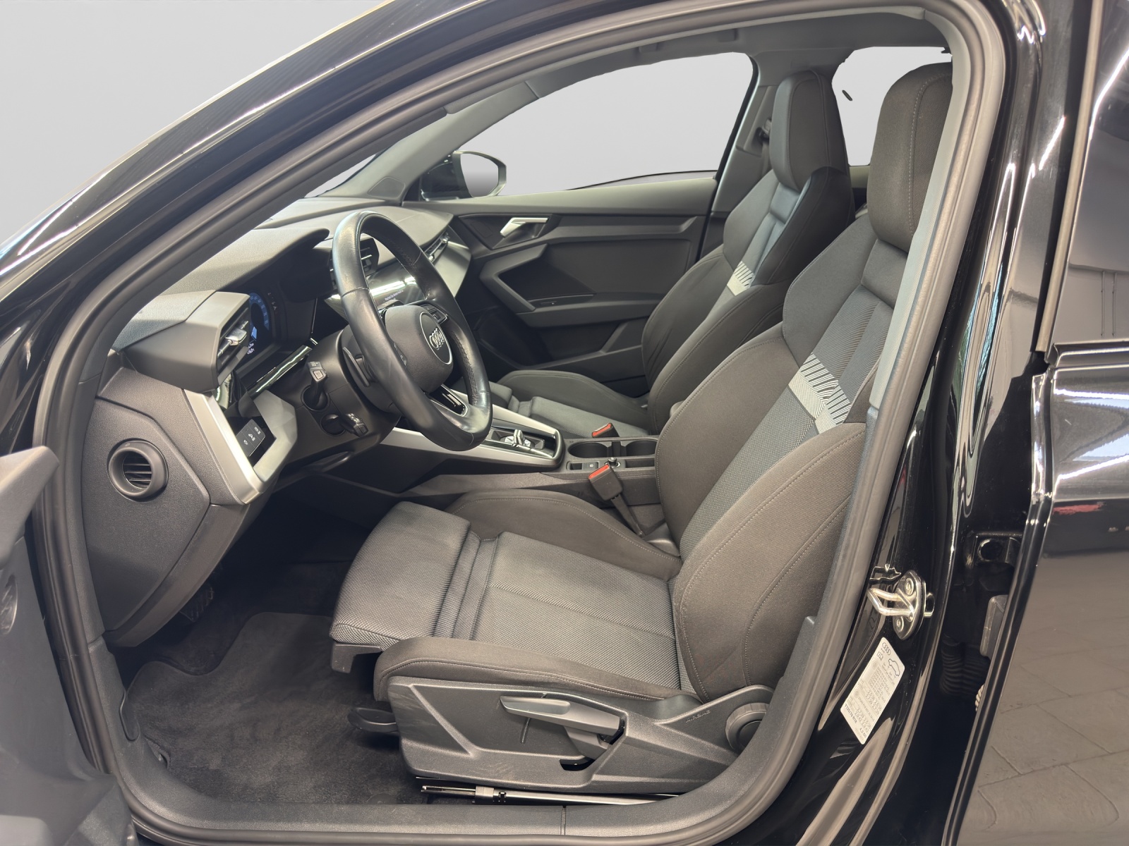 A3 Limousine 35 TFSI S line Black LED smartphone interface