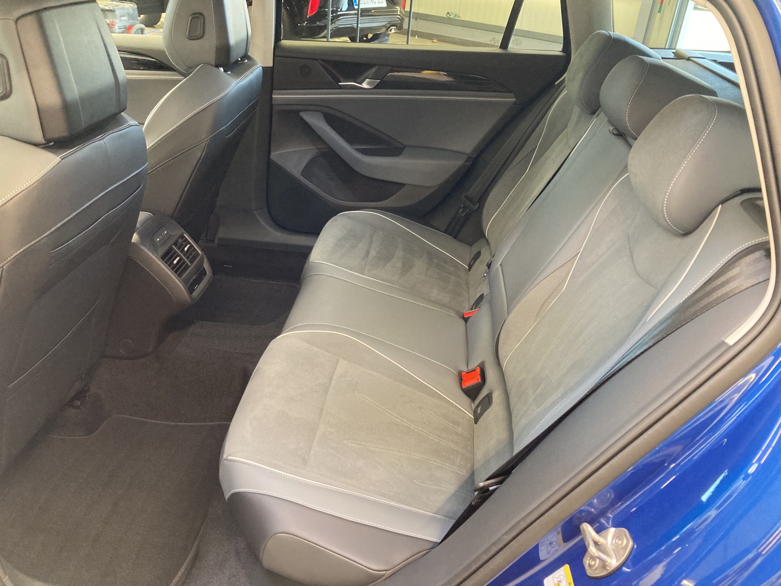 Passat Variant eTSI DSG Business LED Navi AHK ErgoActive Kamera