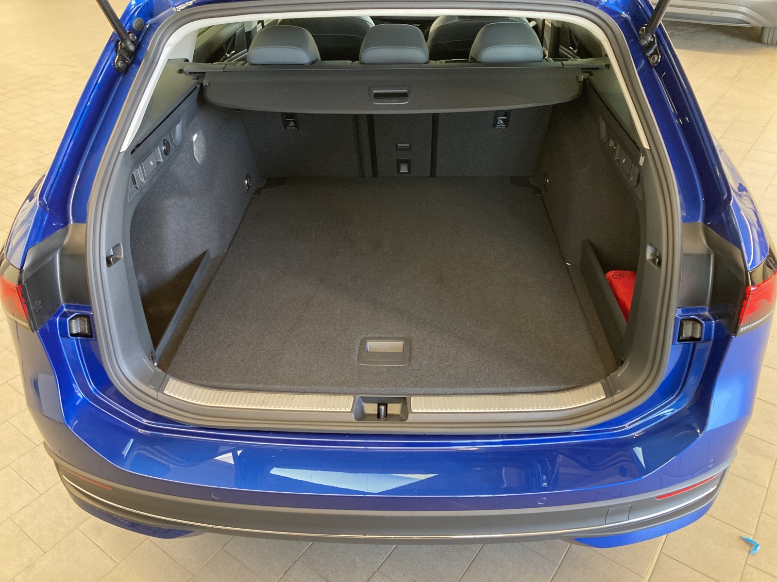 Passat Variant eTSI DSG Business LED Navi AHK ErgoActive Kamera