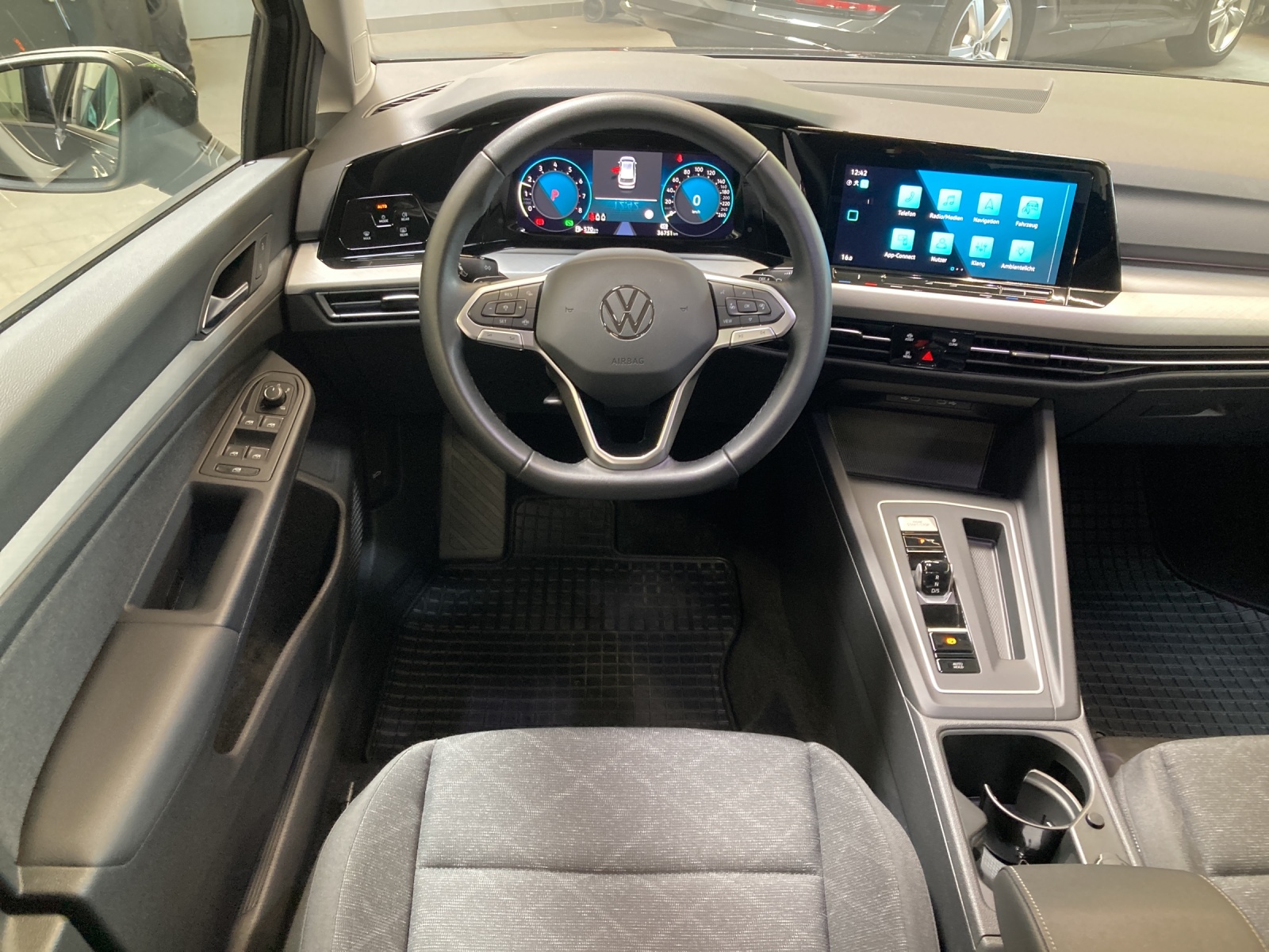Golf 8 Variant eTSI DSG Life LED Navi AHK Kamera