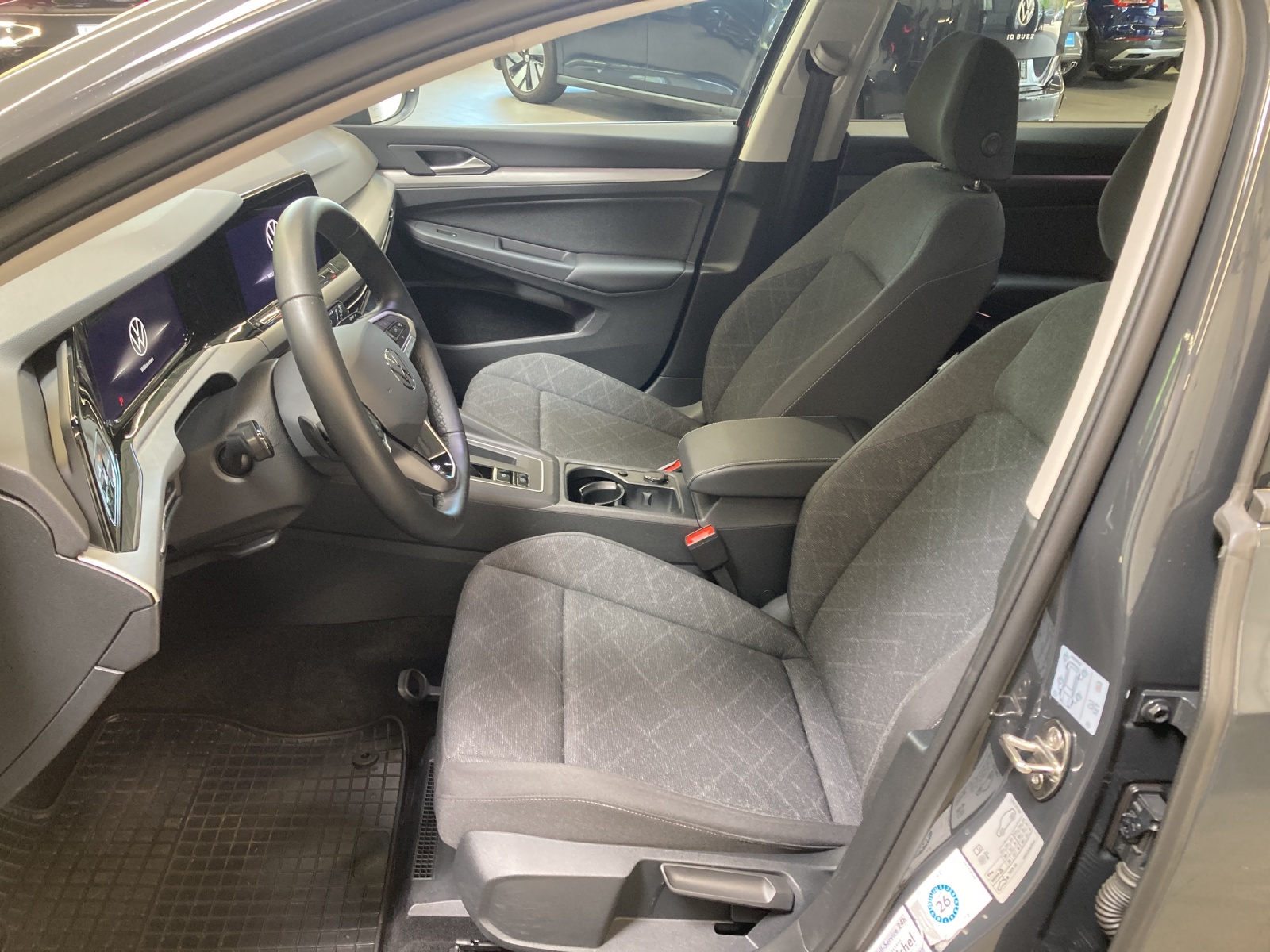 Golf 8 Variant eTSI DSG Life LED Navi AHK Kamera