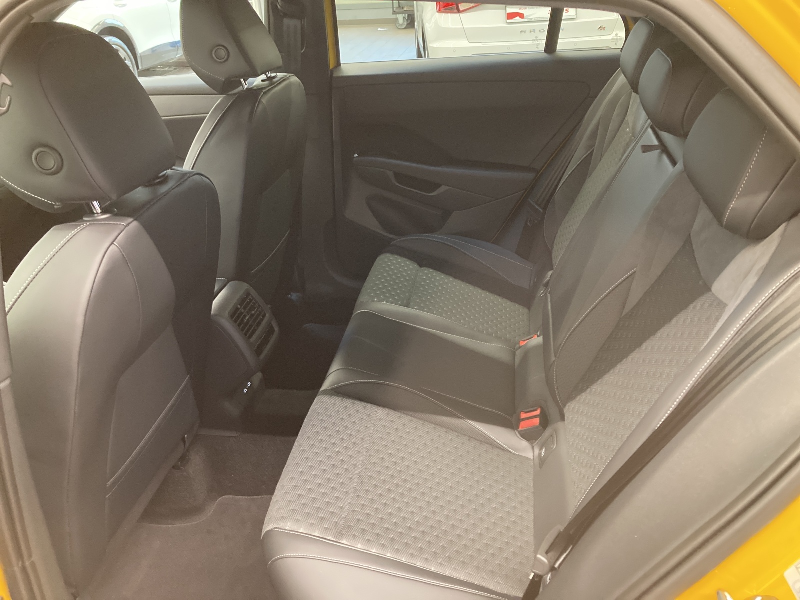 T-Roc 1.5 eTSI DSG R-Line 