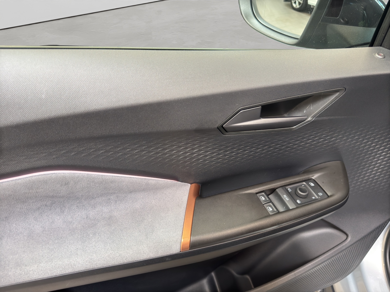 Born e-Boost 170kW (77kWh) HuD Tech-Paket M Navi ACC