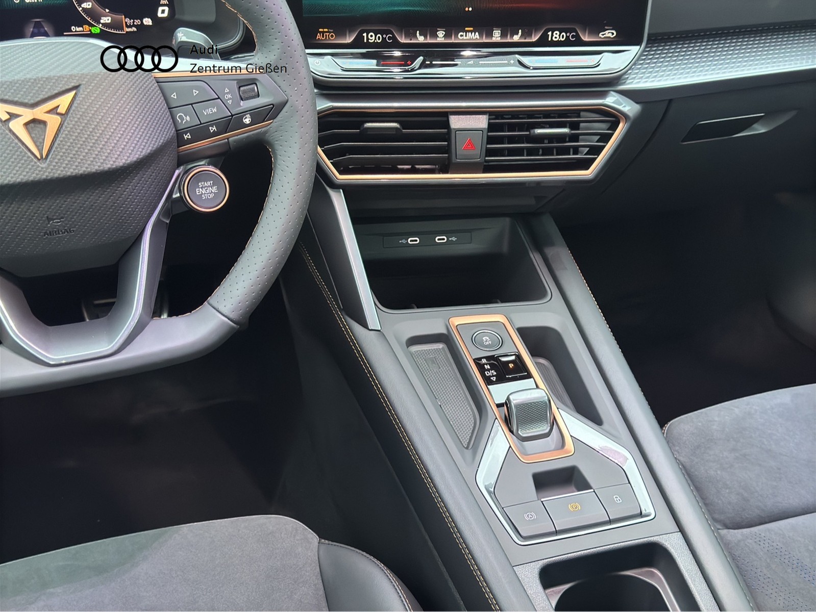 Formentor 2.0 TSI 4Drive DSG VZ PANO MATRIX AHK NAVI