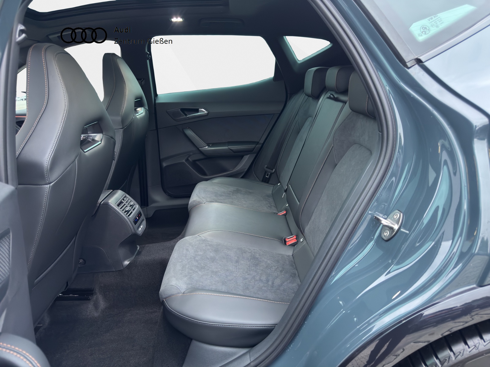 Formentor 2.0 TSI 4Drive DSG VZ PANO MATRIX AHK NAVI