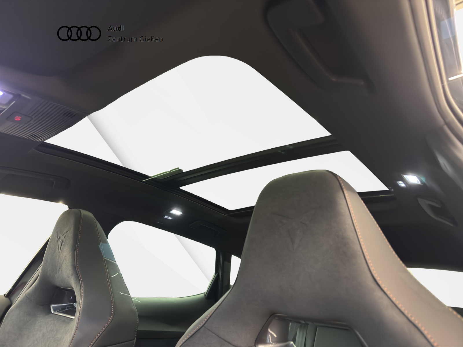 Formentor 2.0 TSI 4Drive DSG VZ PANO MATRIX AHK NAVI