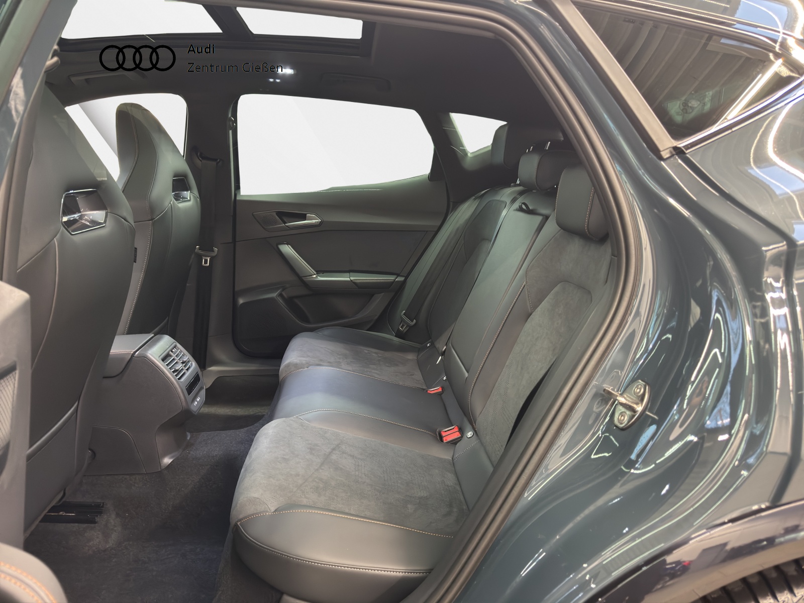 Formentor 2.0 TSI 4Drive DSG VZ PANO MATRIX AHK NAVI