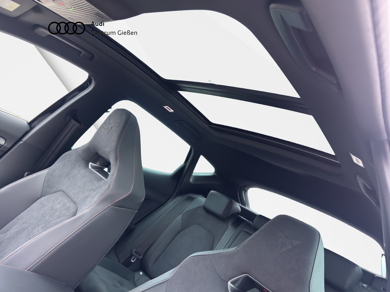 Formentor 2.0 TSI 4Drive DSG VZ PANO MATRIX AHK NAVI