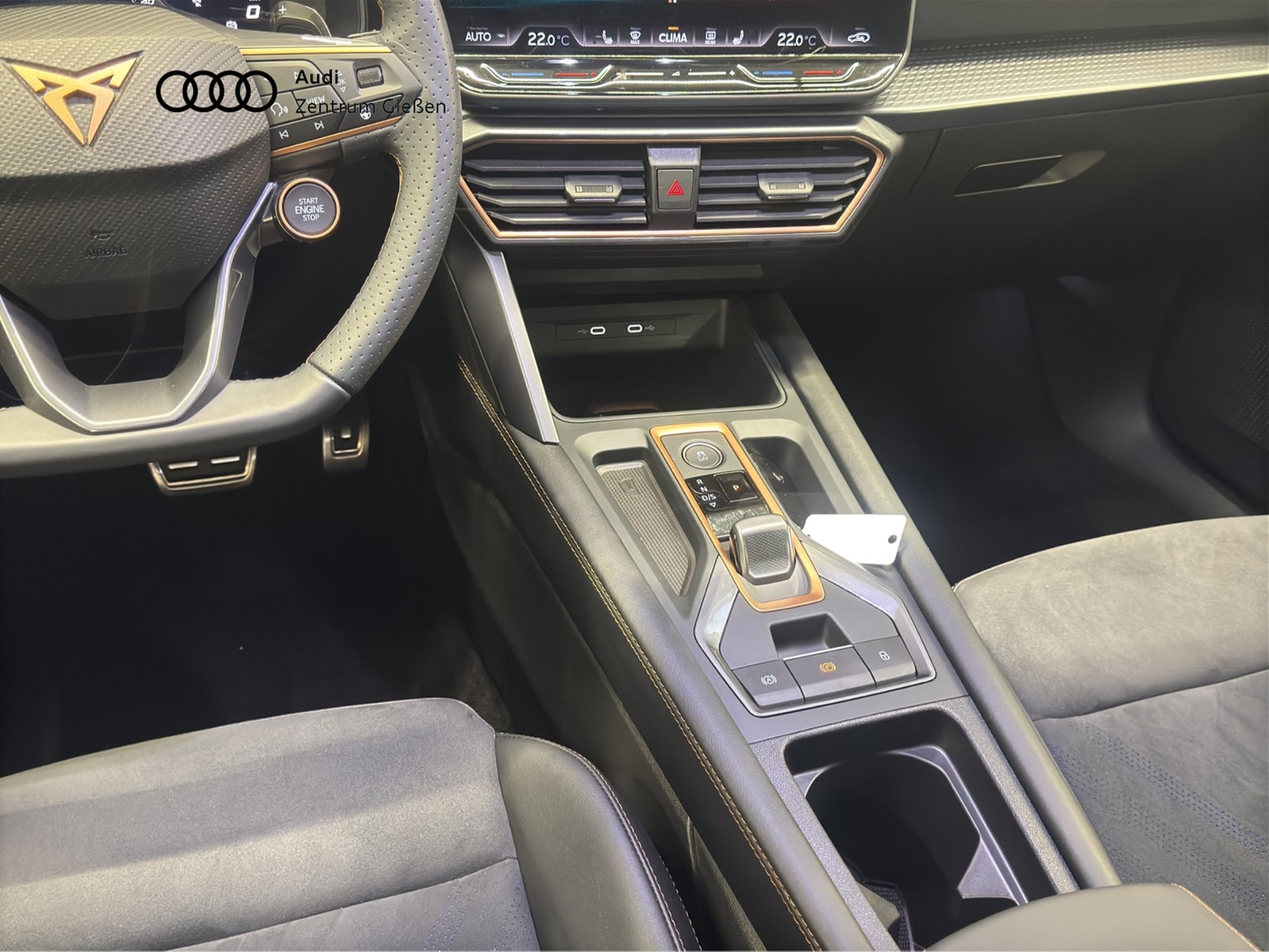 Leon Sportstourer 2.0 TSI DSG 4Drive VZ ACC DCC Kamera LED