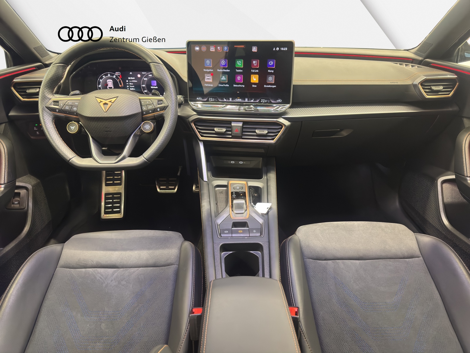 Leon Sportstourer 2.0 TSI DSG 4Drive VZ ACC DCC Kamera LED