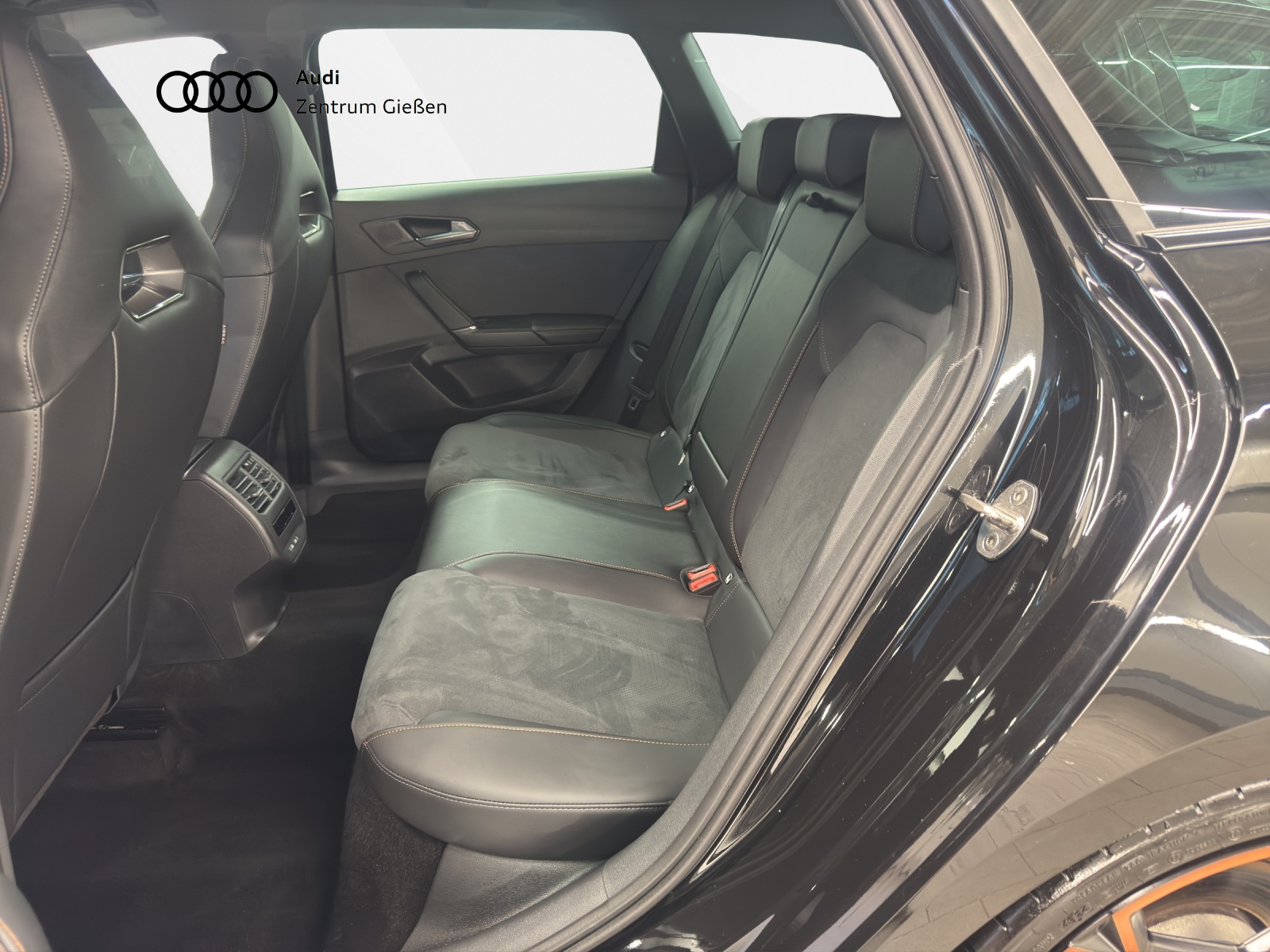 Leon Sportstourer 2.0 TSI DSG 4Drive VZ ACC DCC Kamera LED